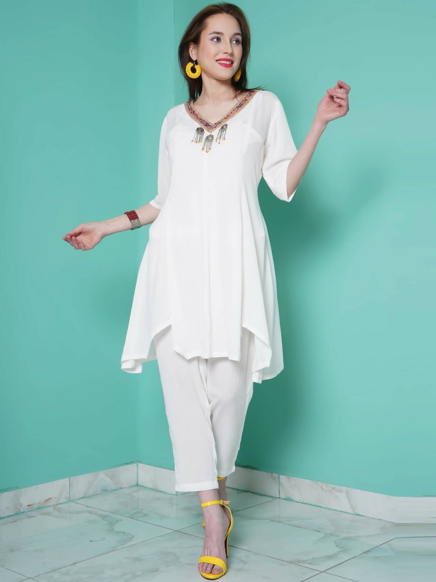 Women Republic White Rayo N Crepe Coord Set
