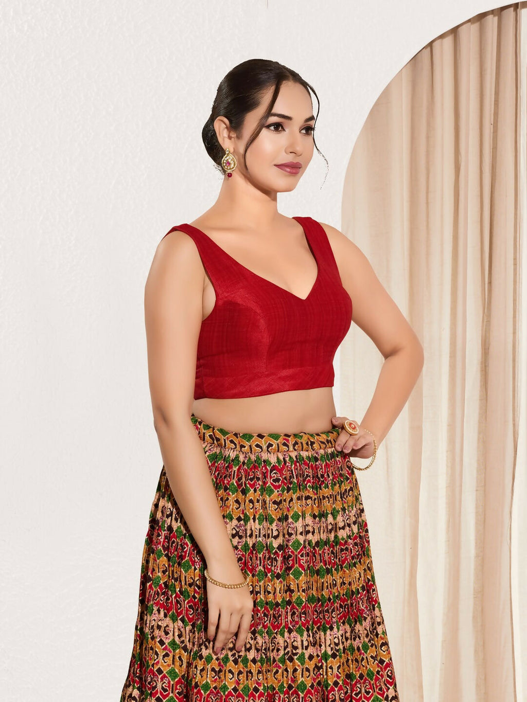 Joban Fashion Red Mulberry Silk Padded Blouse With Round Neck Sleeveless