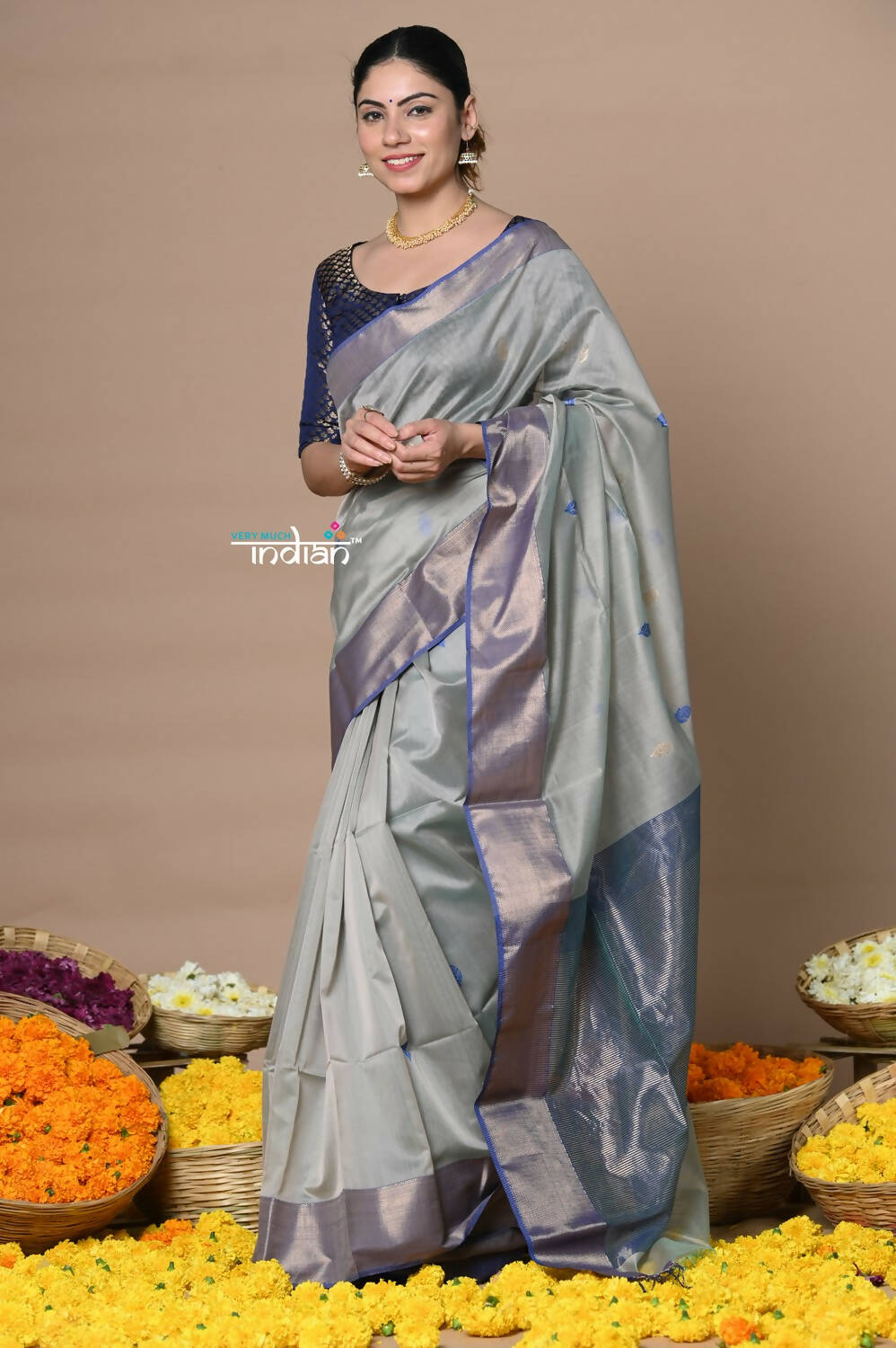 Very Much Indian Rajsi - Handloom Ari Checks Cotton Silk Saree With Golden Border - Grey