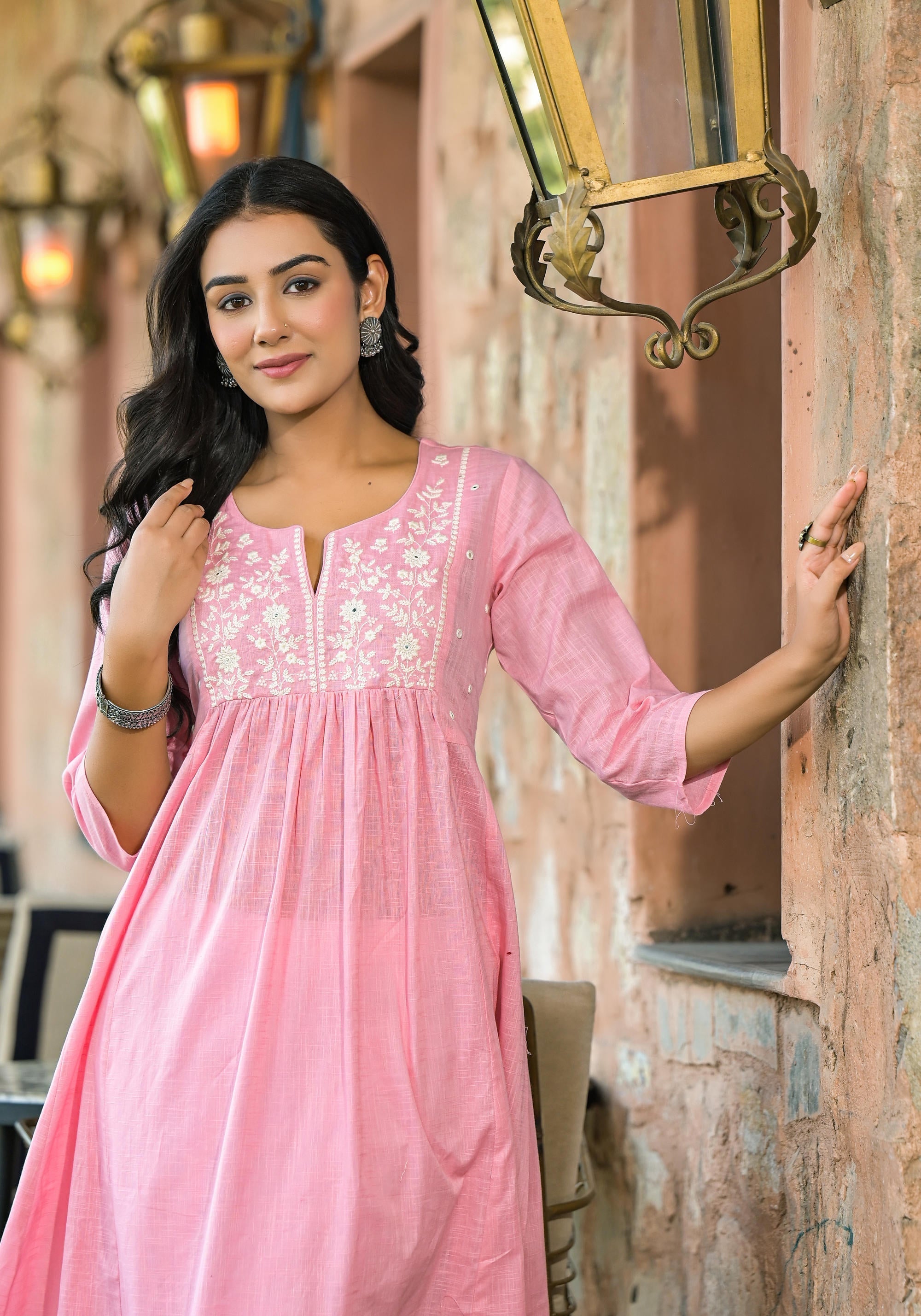 Juniper Women's Onion Pink Solid Cotton Kurta With Thread Embroidery