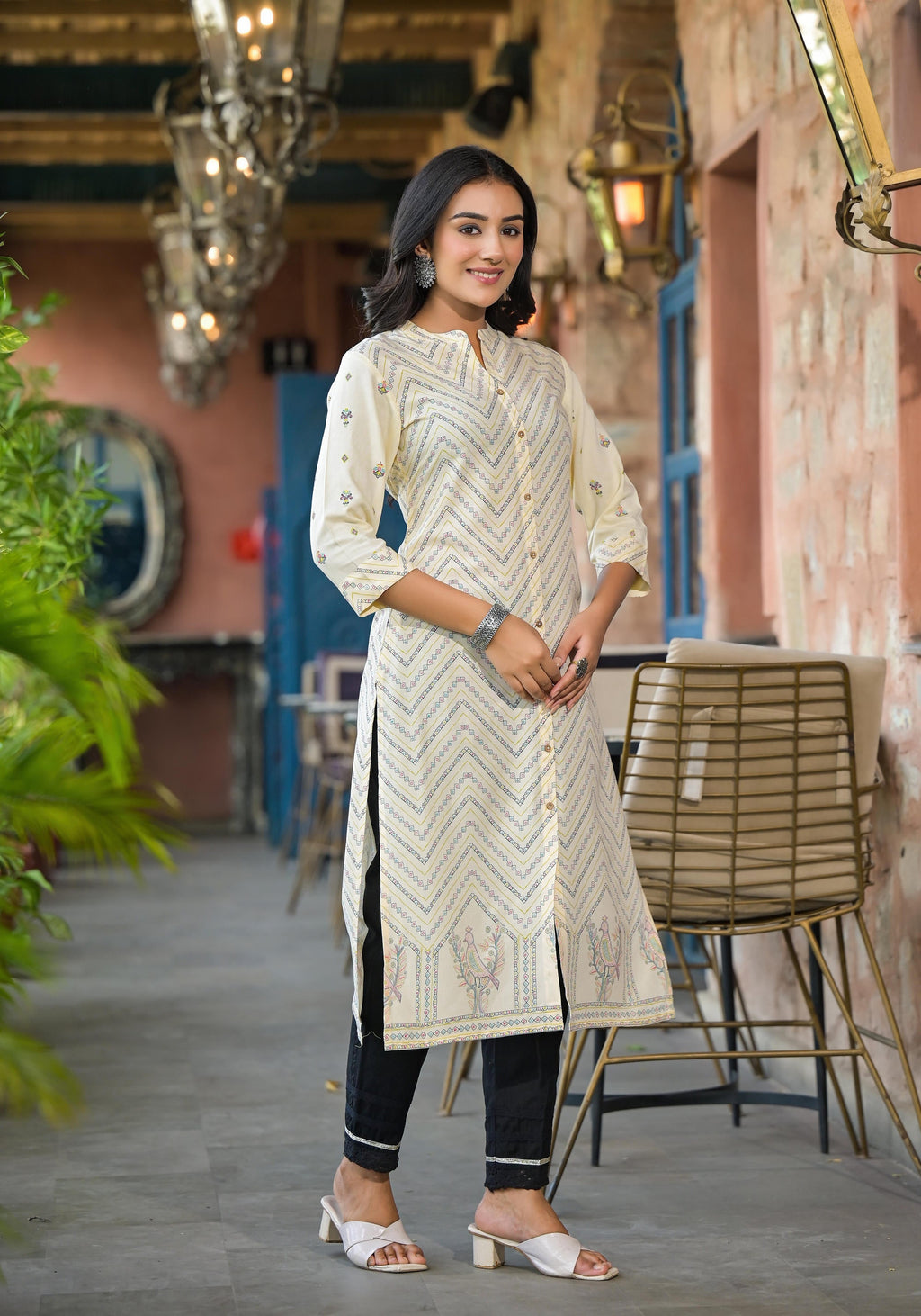 Juniper Women's Ivory Ethnic Motif Printed Viscose Kurta With Button Closure