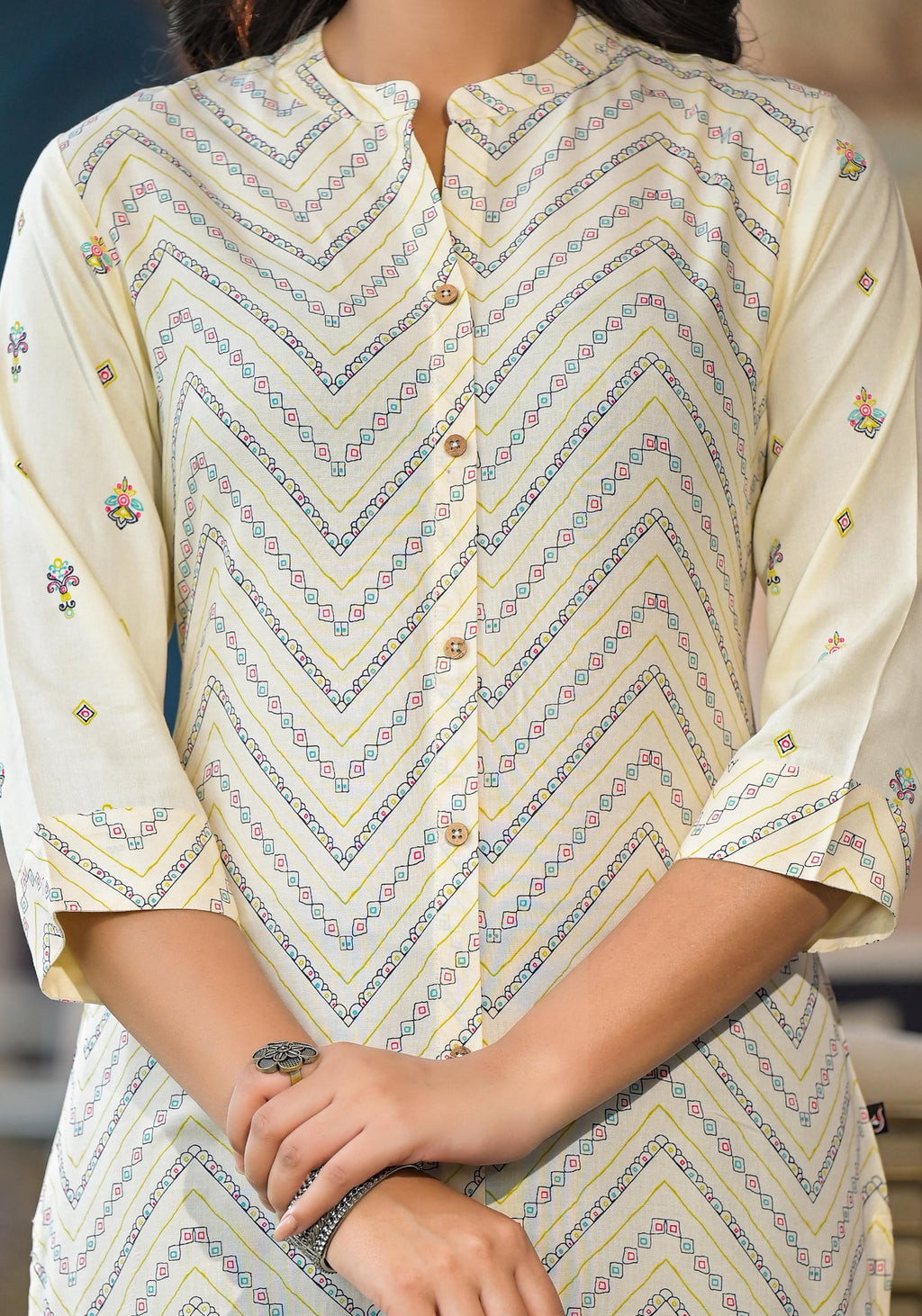 Juniper Women's Ivory Ethnic Motif Printed Viscose Kurta With Button Closure