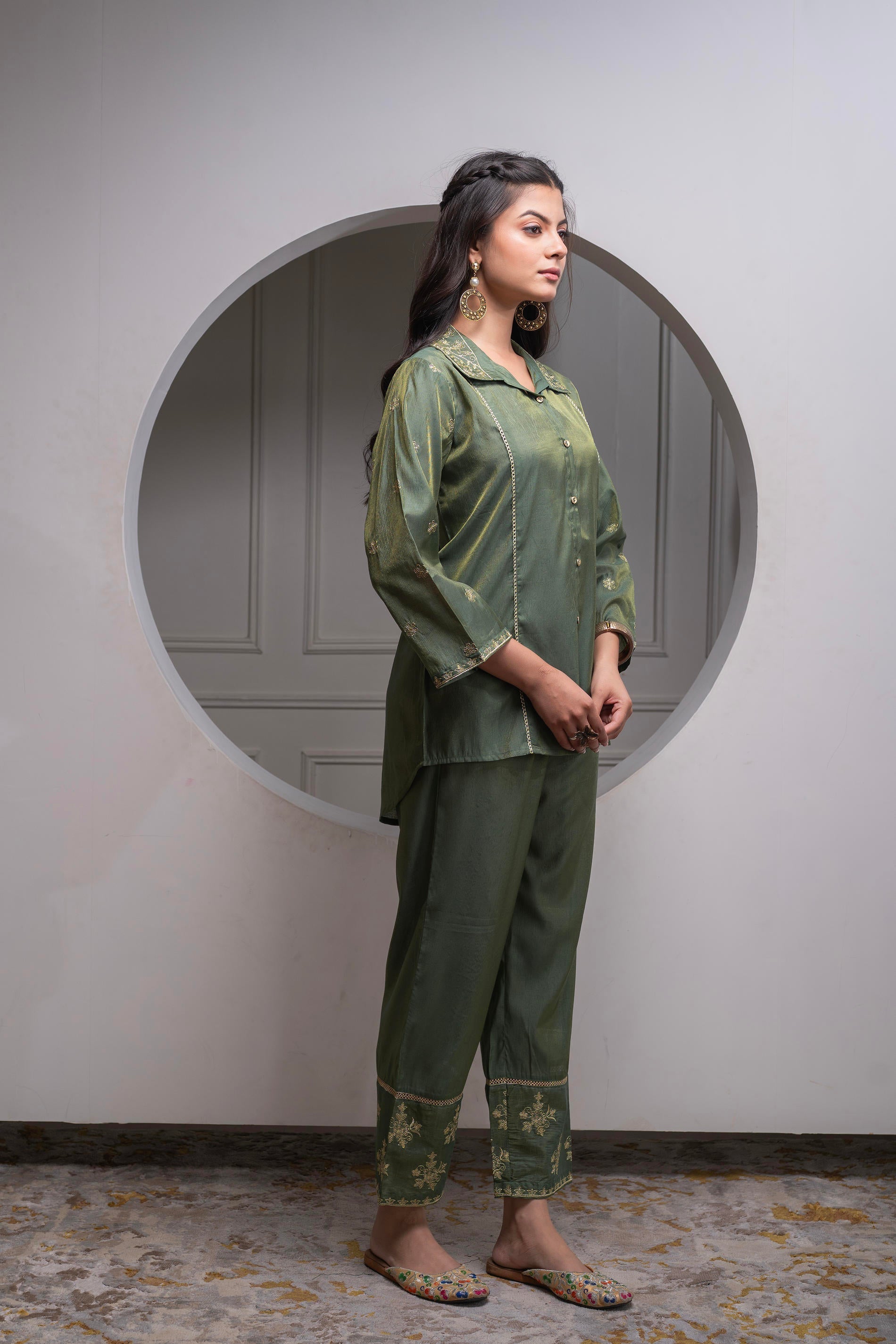 Juniper Fuchsia Solid Green Viscose Tunic And Pants Co-Ord Set With Zari Work And Button Detailing