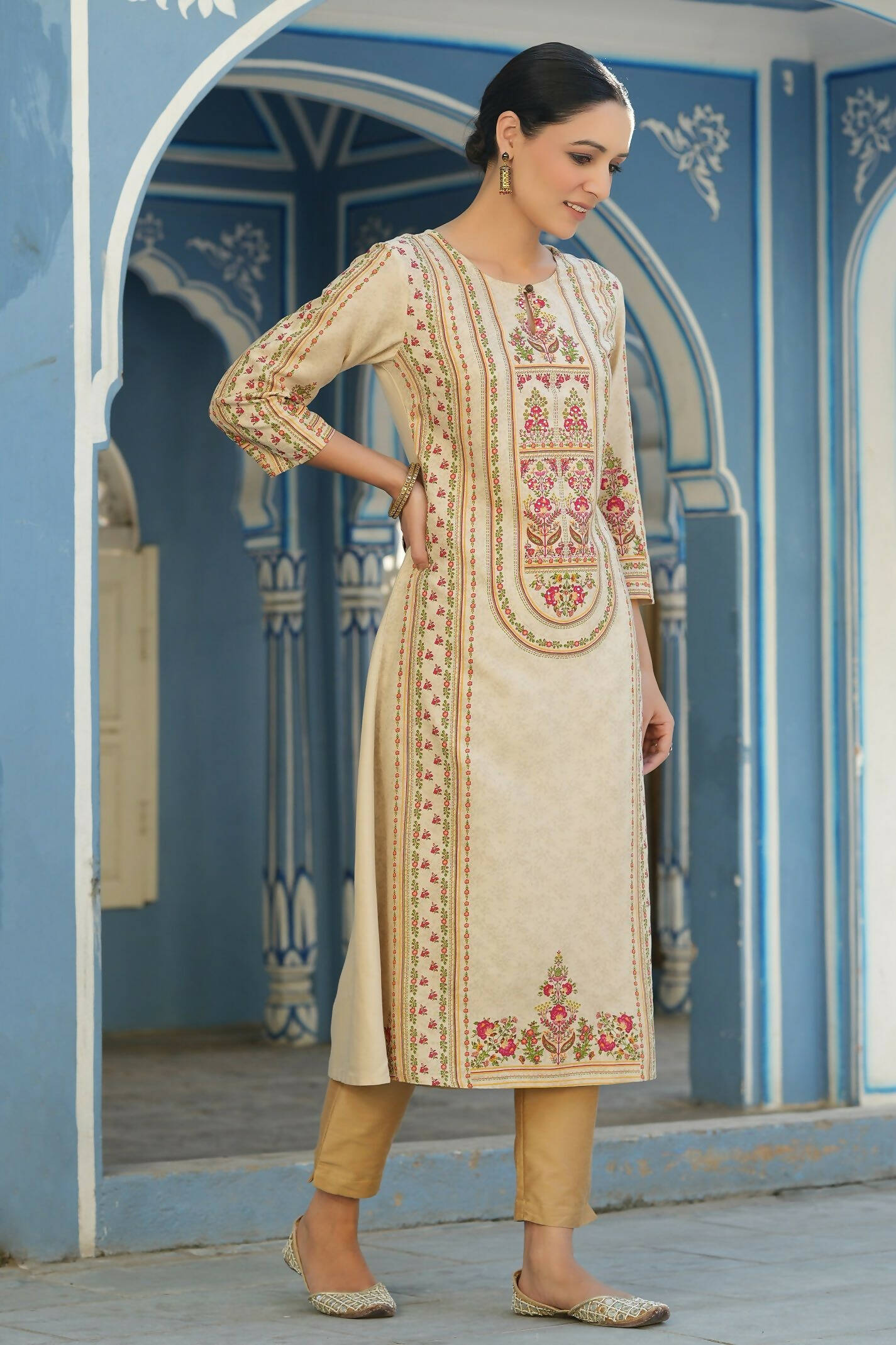 Juniper Women's Cream Rayon Staple Placement Printed A-Line Kurta