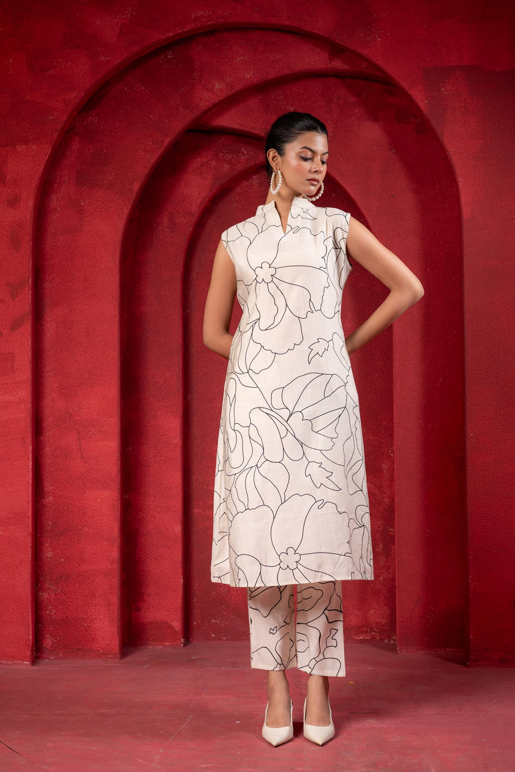 Juniper White & Black Floral Printed Sleeveless Straight Kurta Set