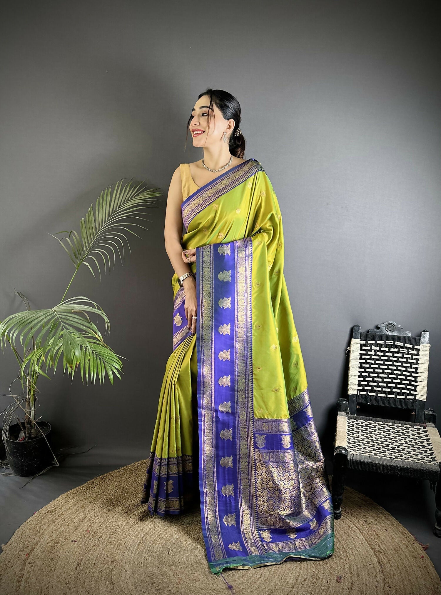 Joban Fashion Green Banarasi Soft Silk Woven Butti Saree