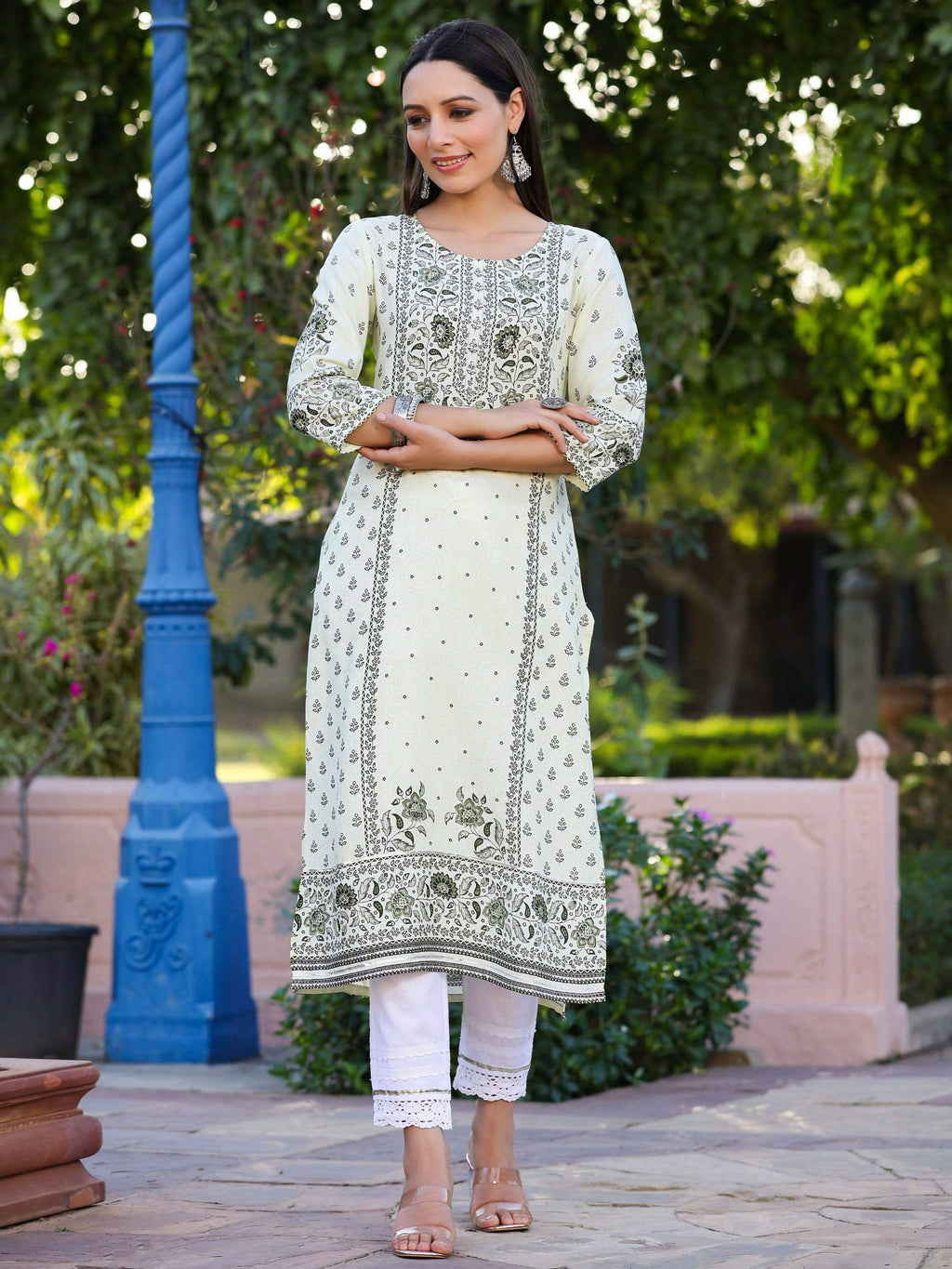 Juniper Women's Green Rayon Staple Kalamkari Floral Placement Printed Kurta