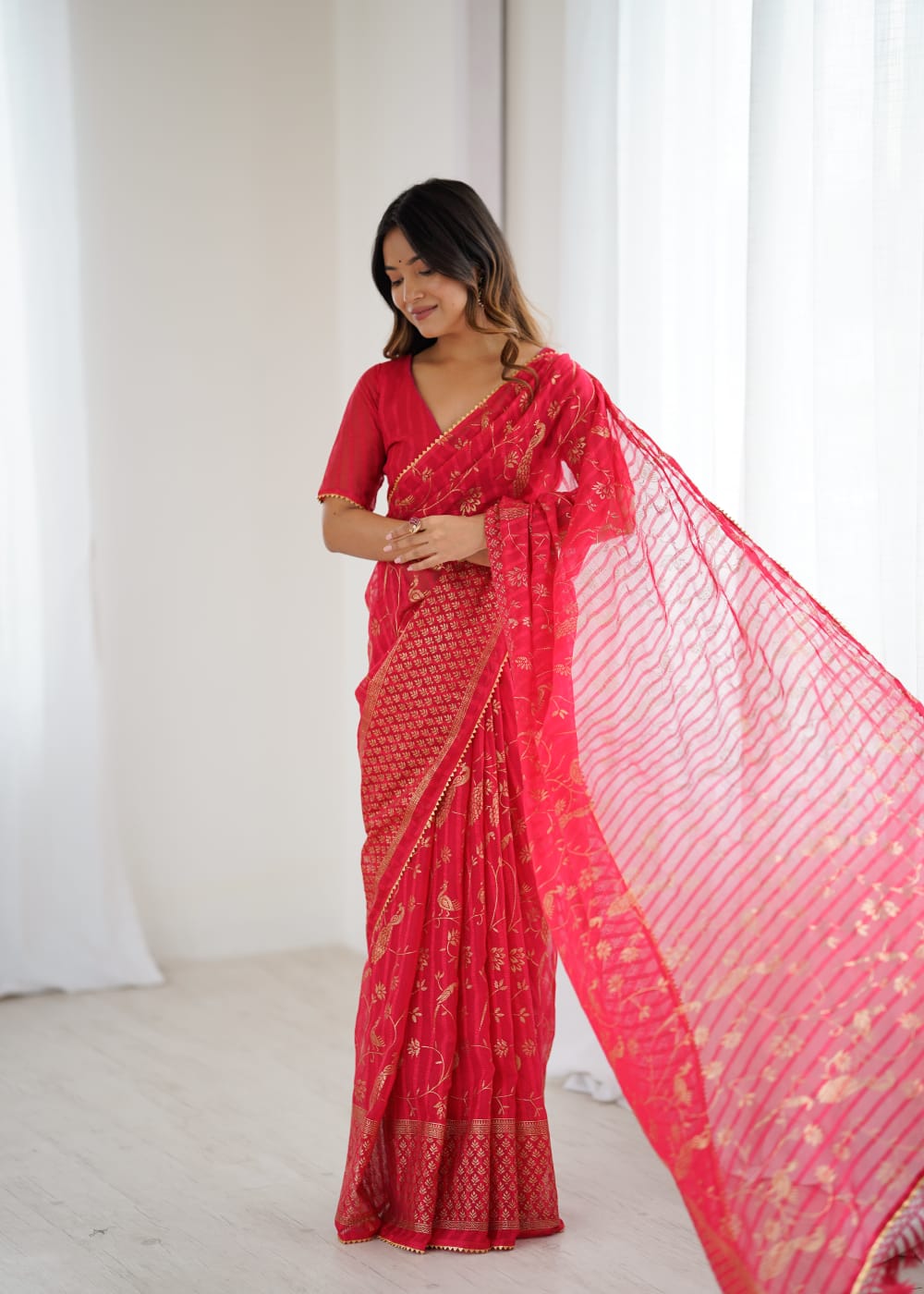 Lorenvalley Fashion Pink Solo Georgette Superb Finishing Foils Print & Fancy Zalar Lace in Border Saree with Blouse