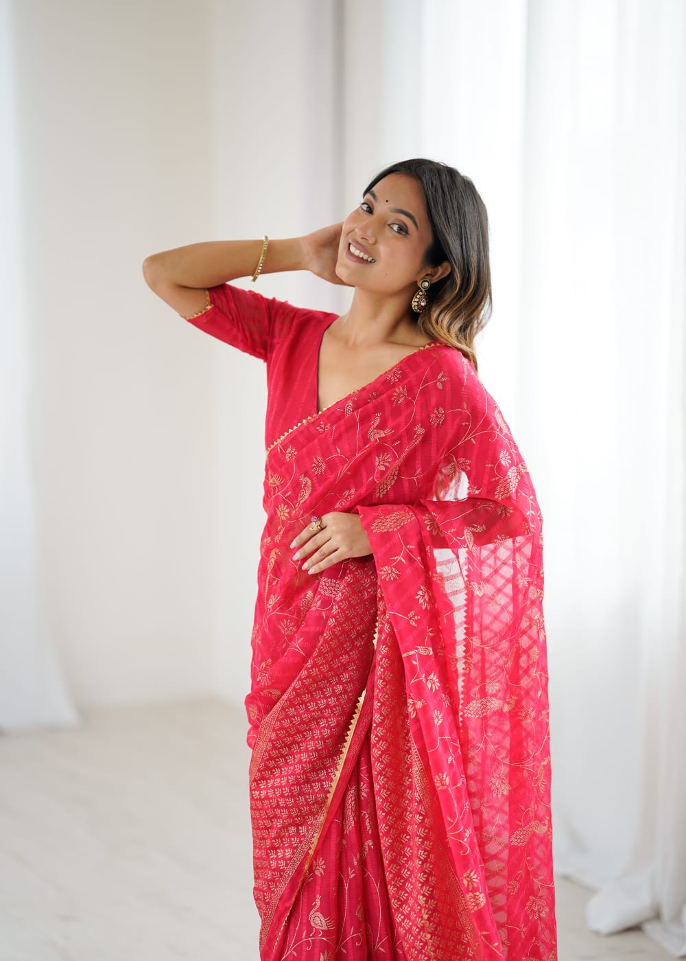 Lorenvalley Fashion Pink Solo Georgette Superb Finishing Foils Print & Fancy Zalar Lace in Border Saree with Blouse