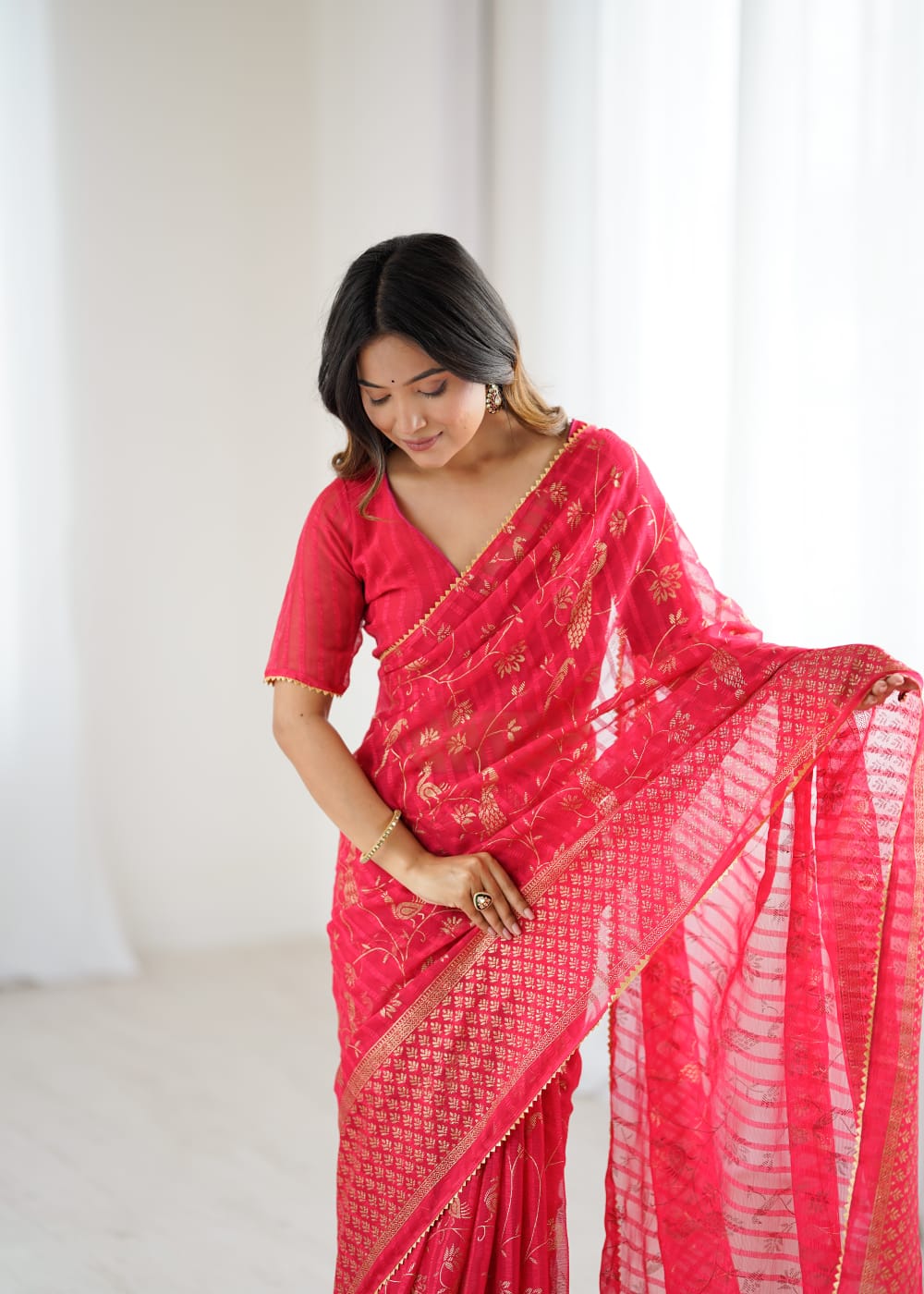 Lorenvalley Fashion Pink Solo Georgette Superb Finishing Foils Print & Fancy Zalar Lace in Border Saree with Blouse