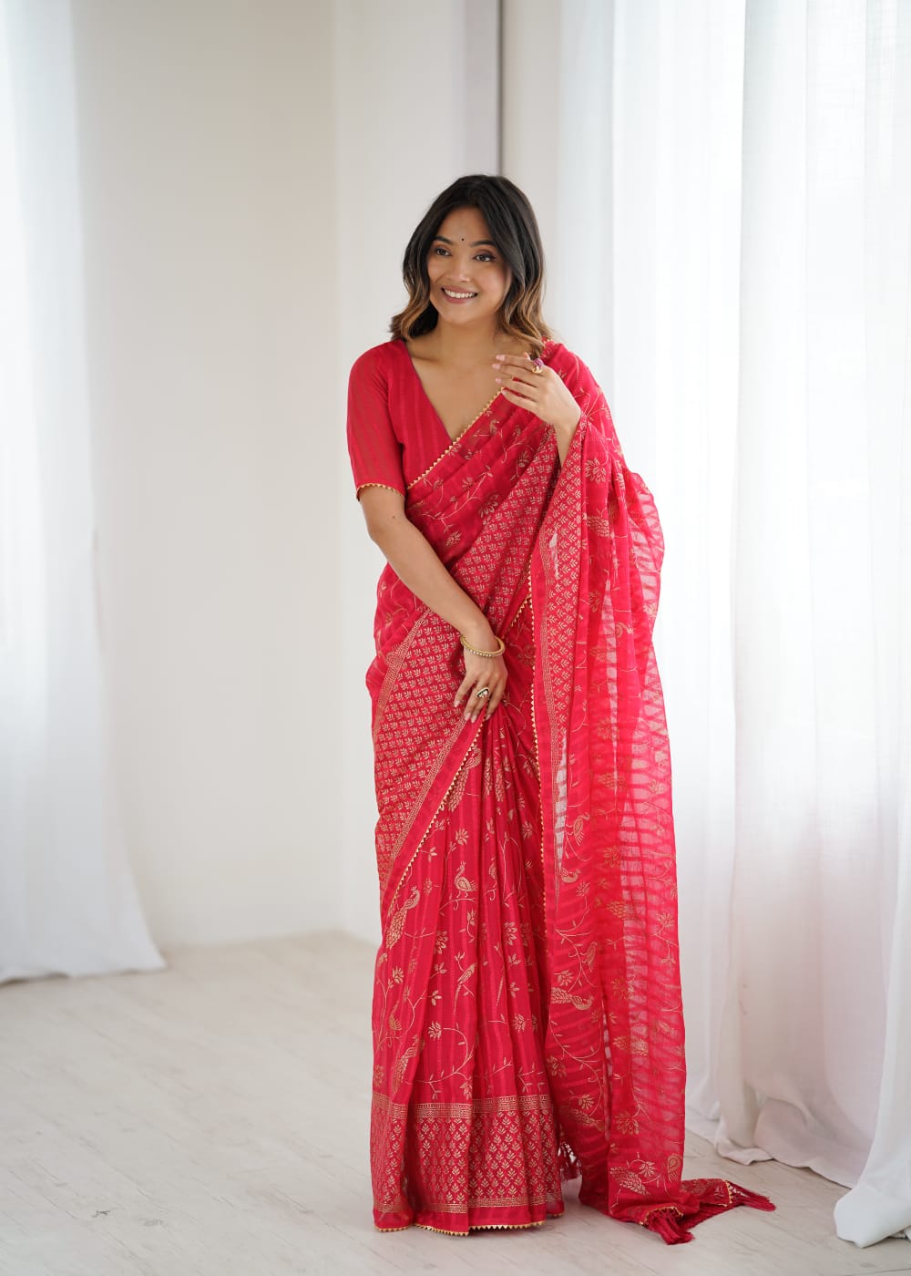 Lorenvalley Fashion Pink Solo Georgette Superb Finishing Foils Print & Fancy Zalar Lace in Border Saree with Blouse