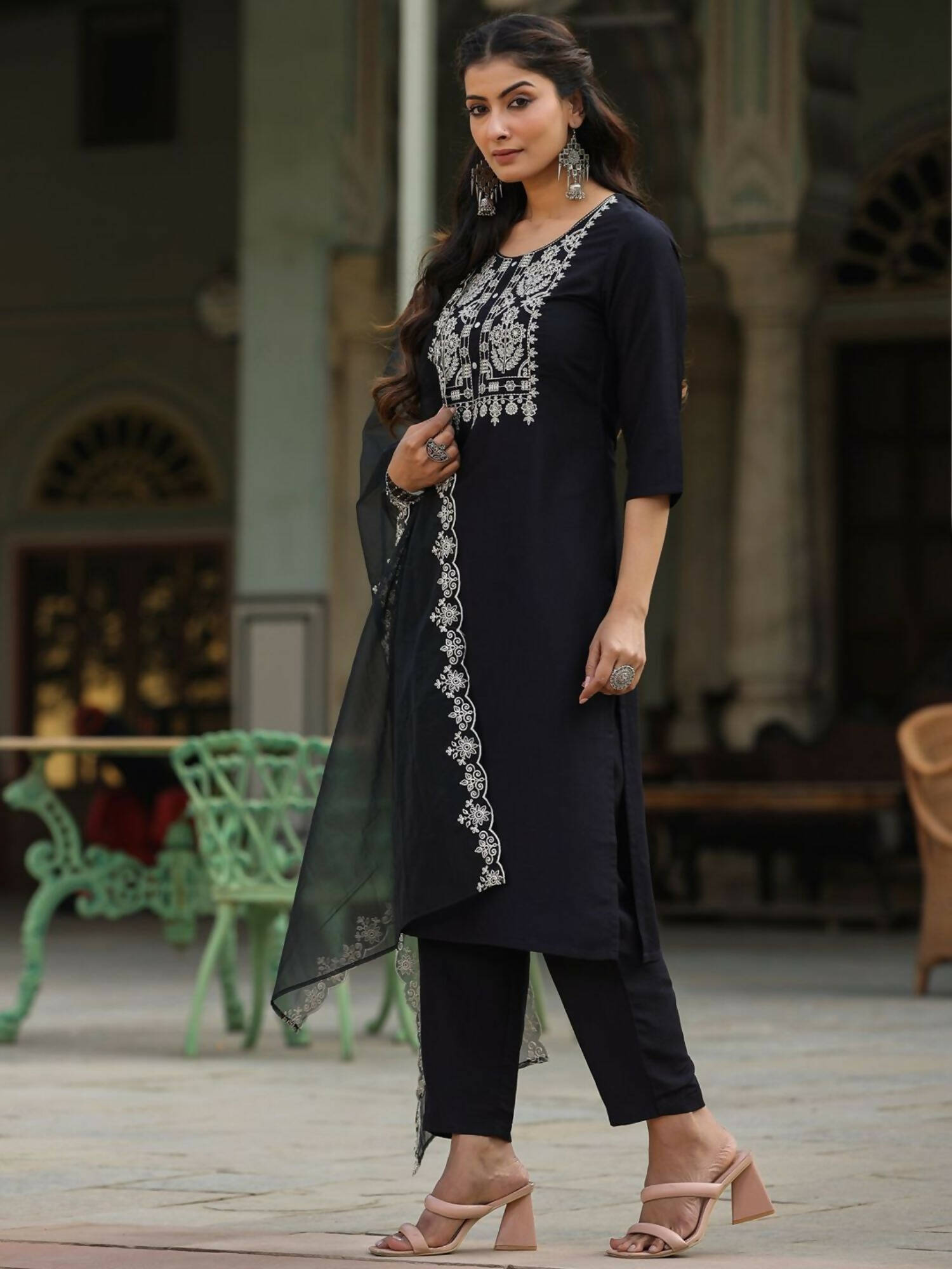 Juniper Women's Black Chinnon Solid Embroidered Kurta Set