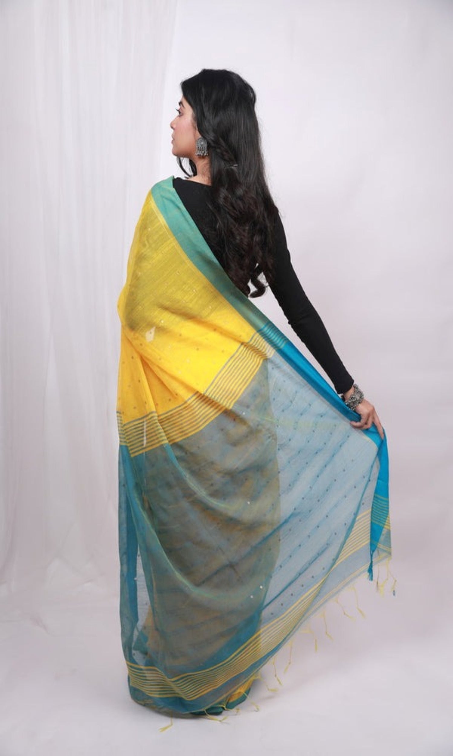 Piyari Fashion Handloom Cotton Blend Yellow Sequin Saree