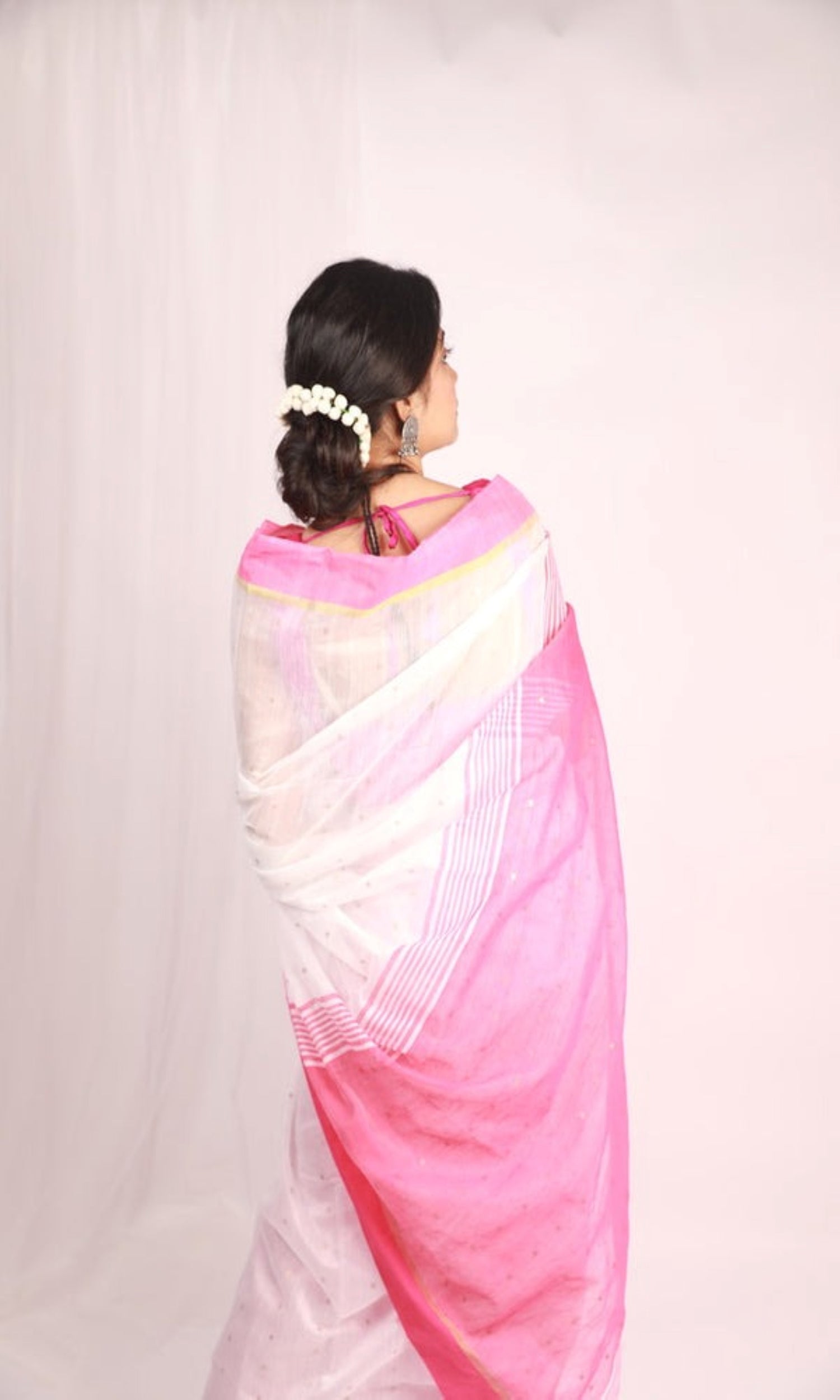 Piyari Fashion Handloom Cotton Blend White Sequin Saree