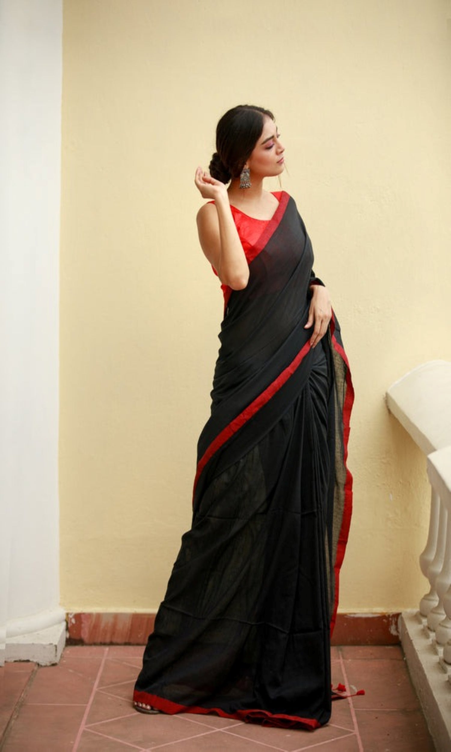 Piyari Fashion Handloom Black Cotton Saree