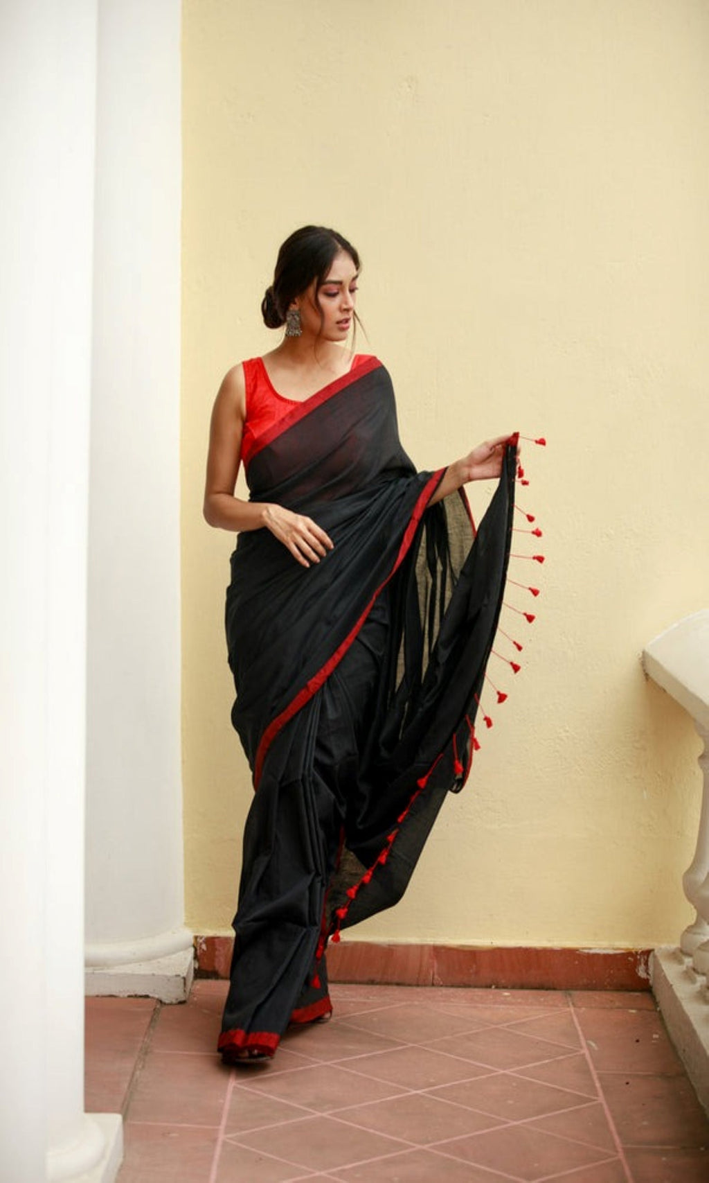 Piyari Fashion Handloom Black Cotton Saree