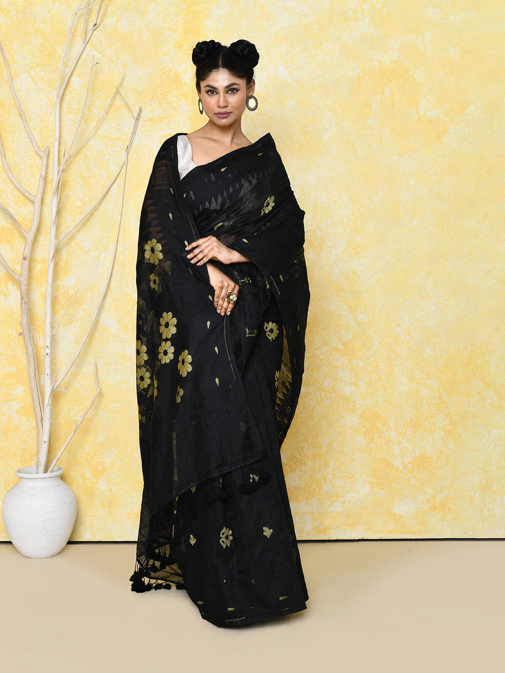 Piyari Fashion Women's Black Cotton Silk Jamdani Saree