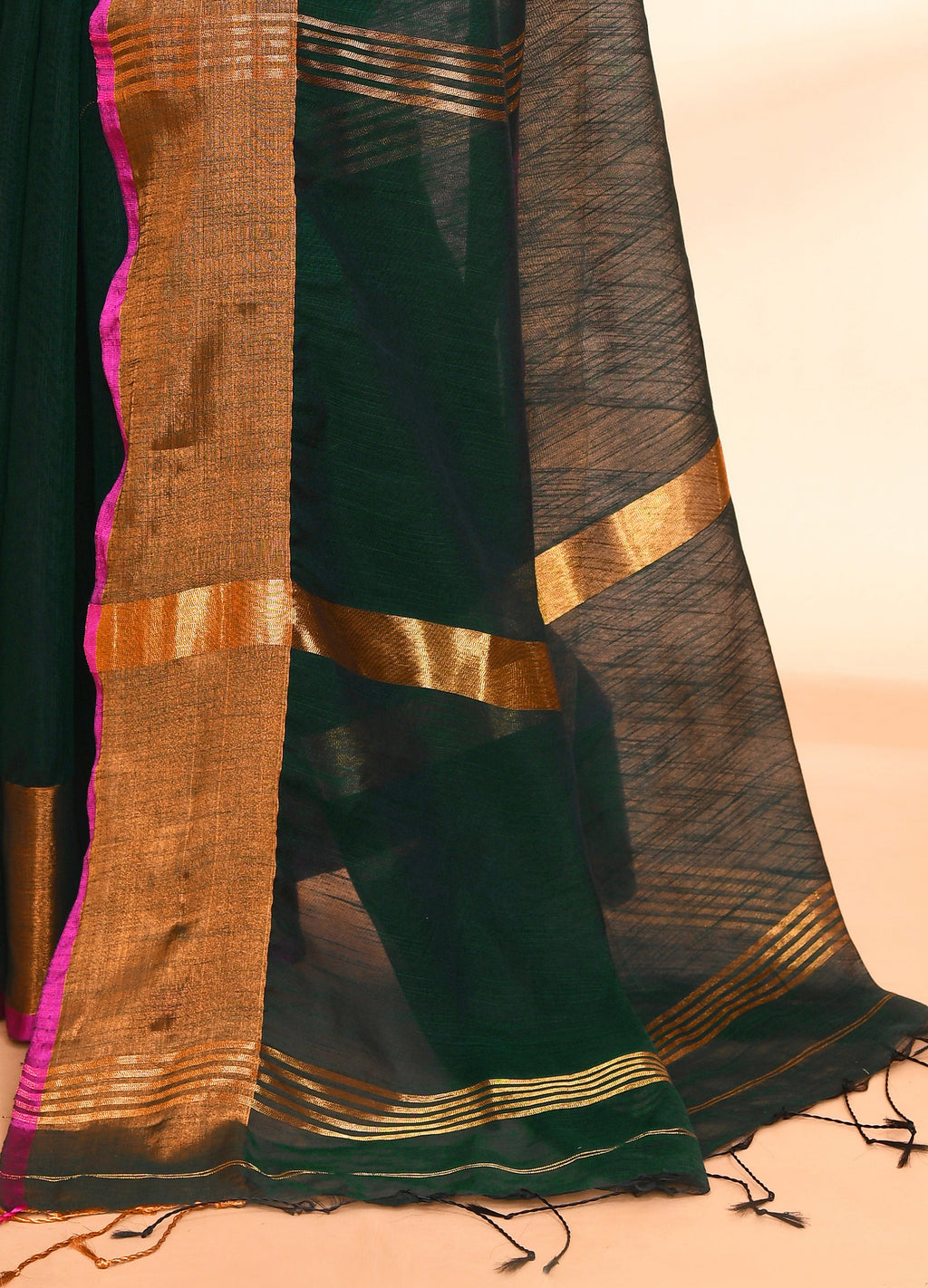 Piyari Fashion Women`s Cotton Blend Dark Green Handloom Saree With Blouse