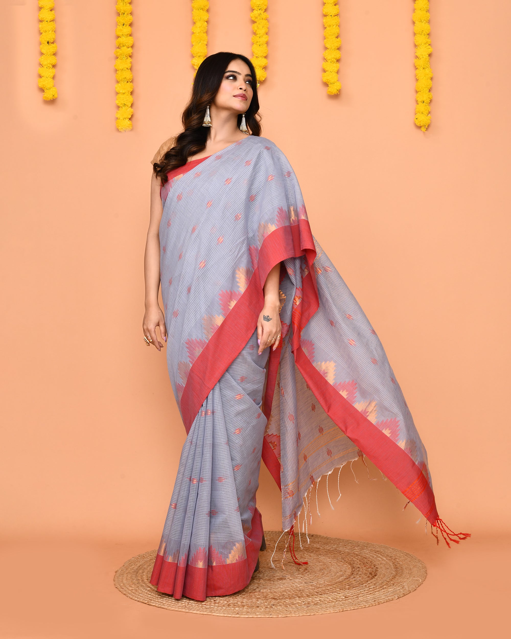 Piyari Fashion Women's Sky Blue Cotton Blend Handloom Saree With Red Temple Border