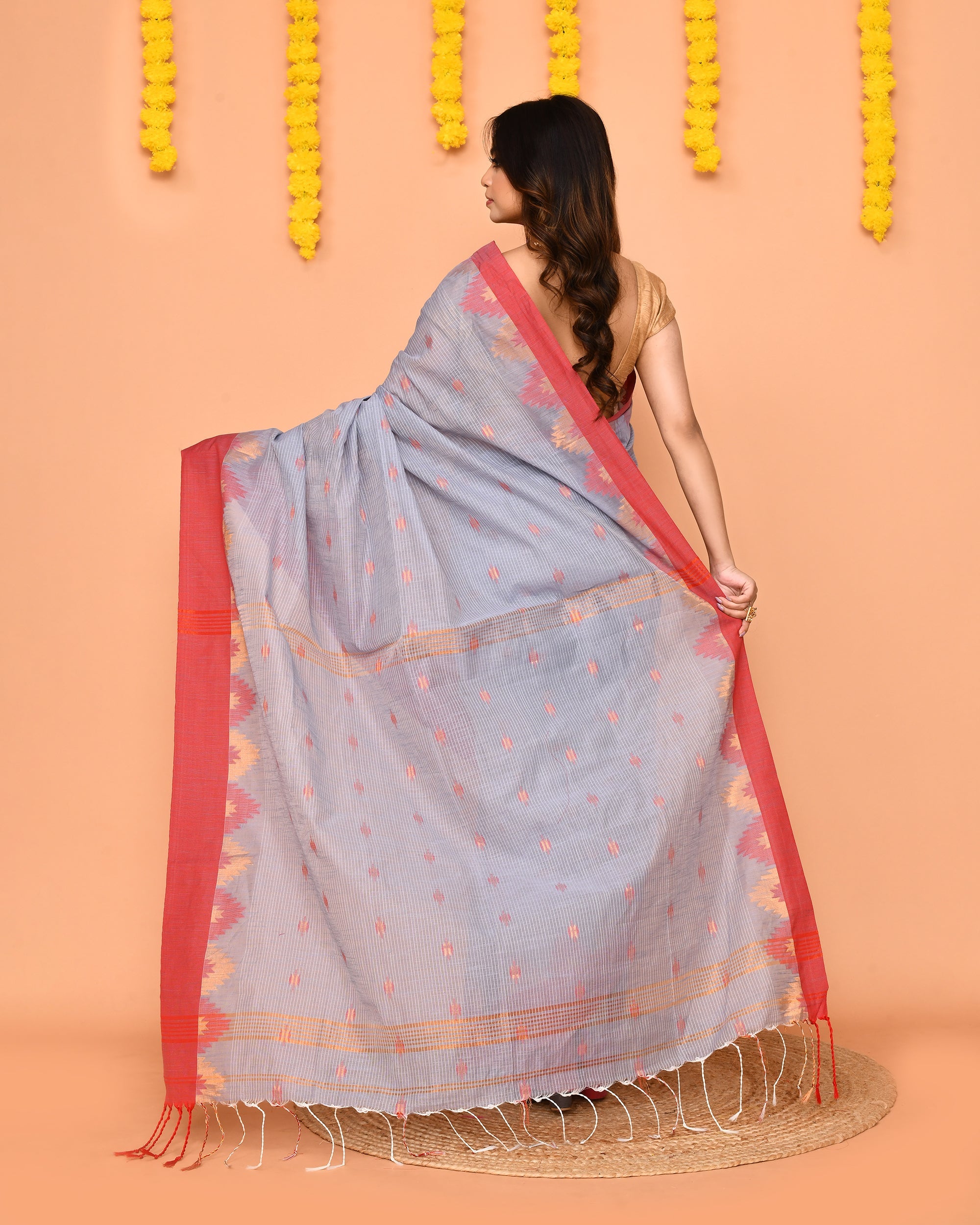 Piyari Fashion Women's Sky Blue Cotton Blend Handloom Saree With Red Temple Border