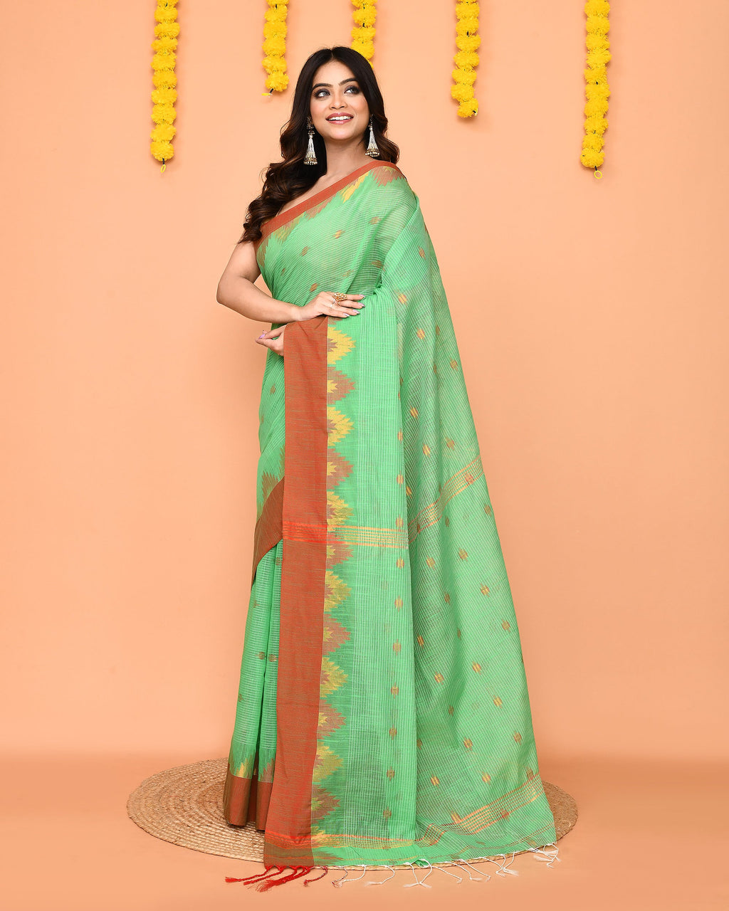 Piyari Fashion Women's Green Cotton Blend Handloom Saree With Red Temple Border