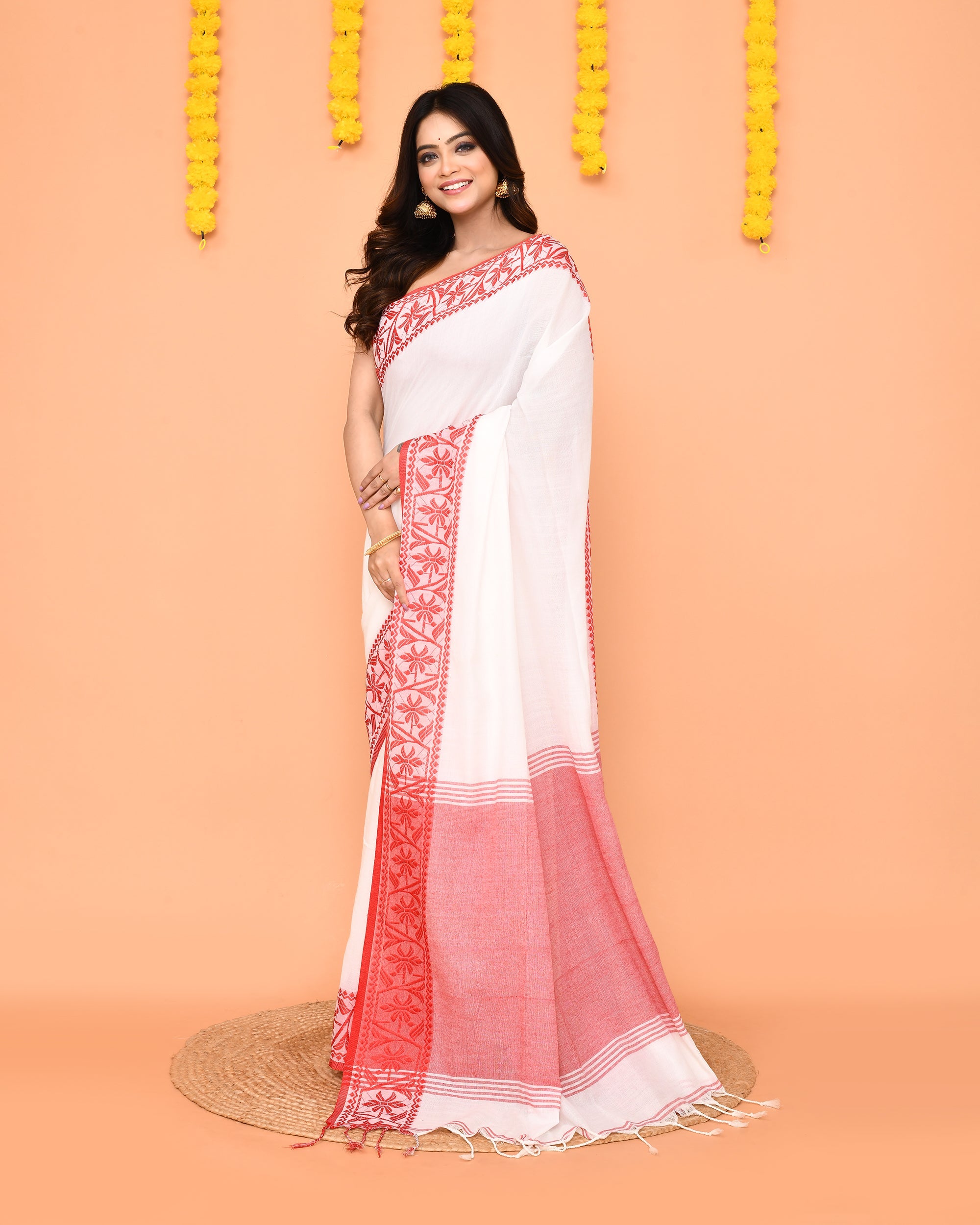 Piyari Fashion Women's White Cotton Handloom Saree