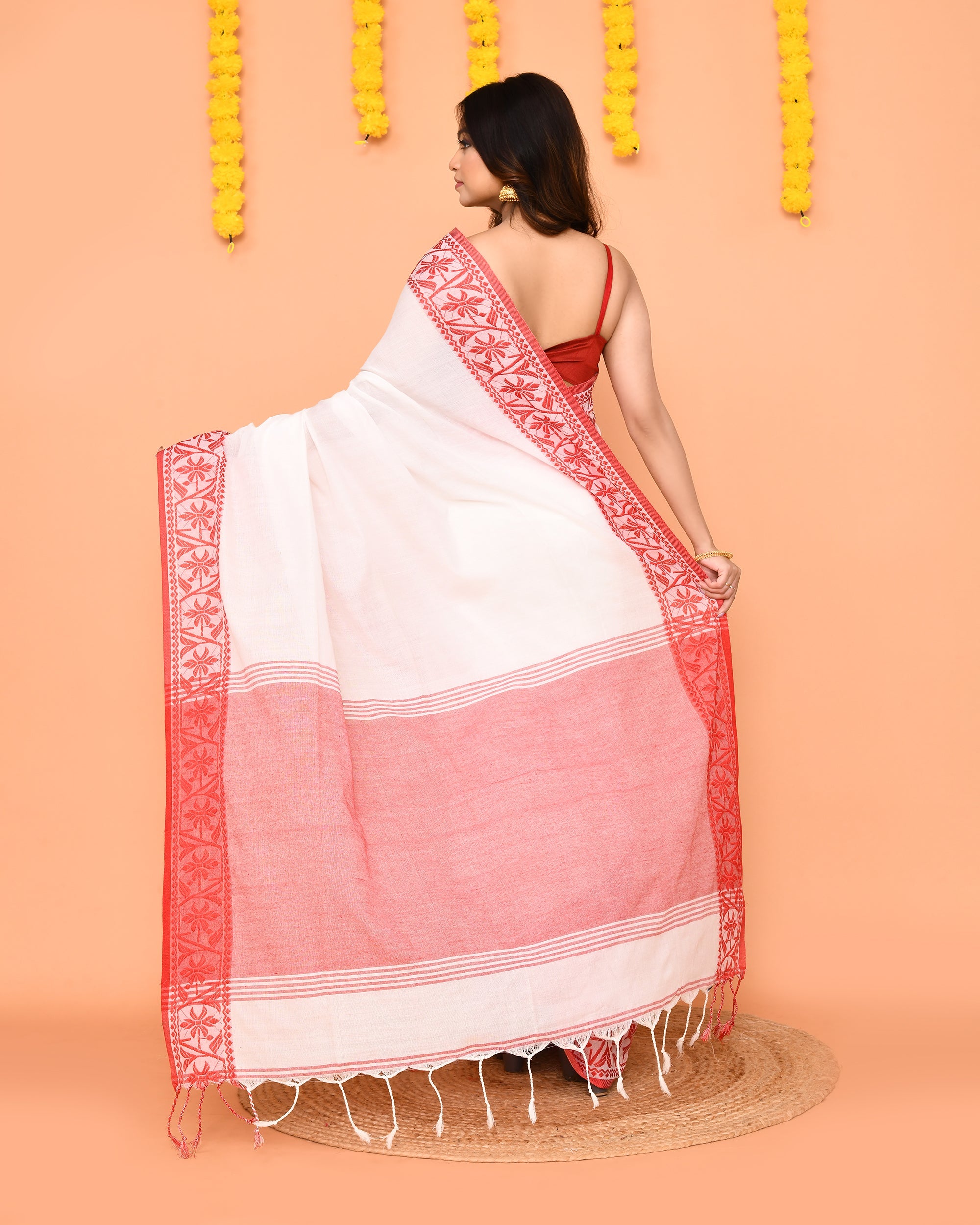 Piyari Fashion Women's White Cotton Handloom Saree