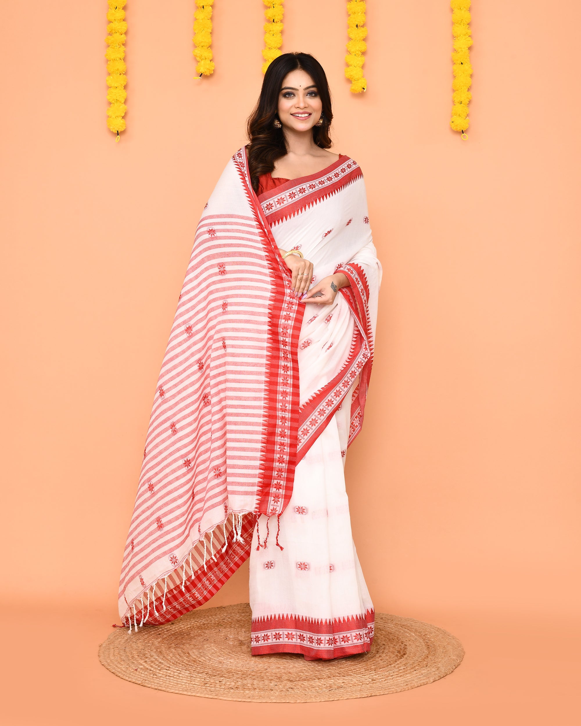 Piyari Fashion Women's White Cotton Handloom Saree