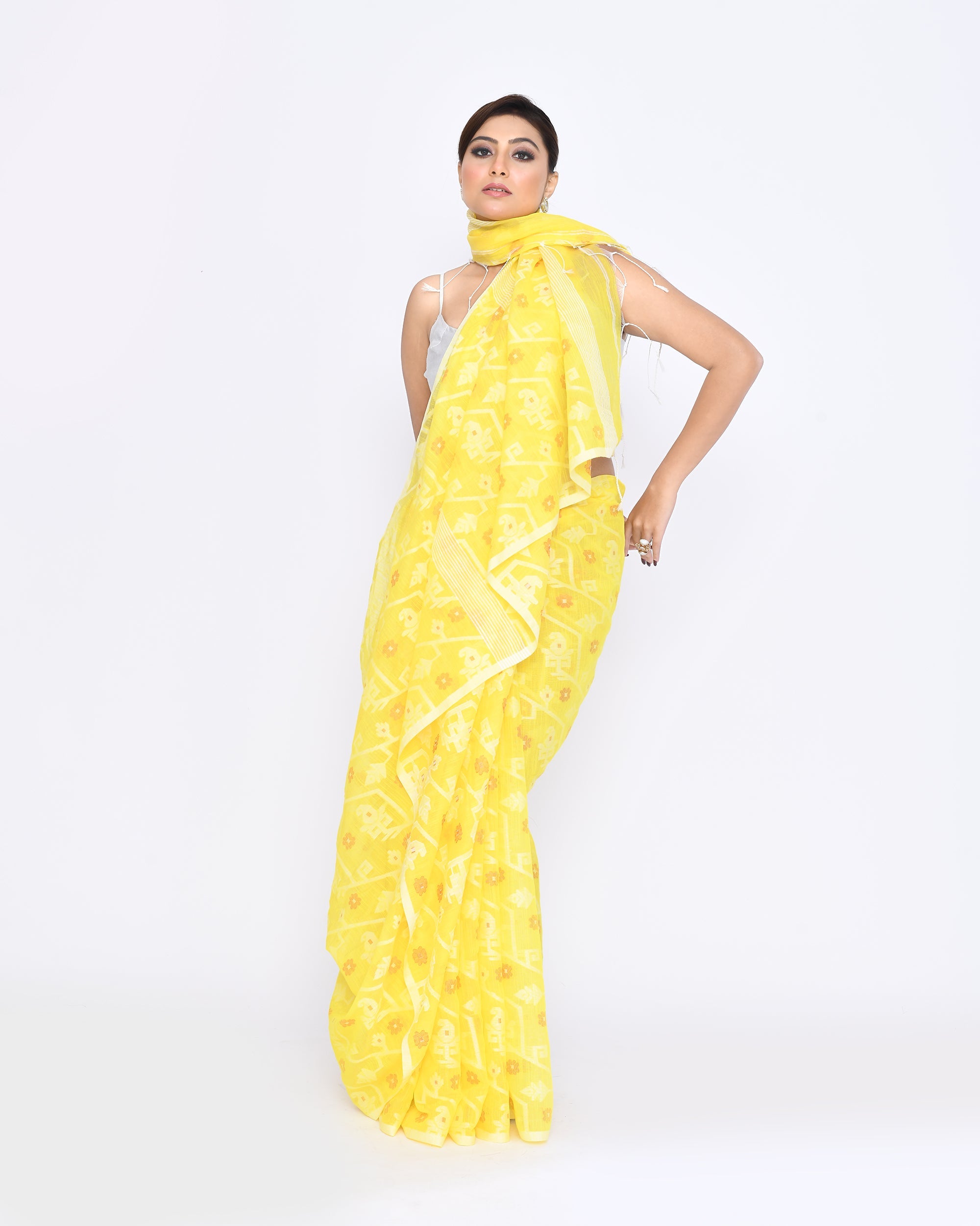 Piyari Fashion Women's Yellow Embellished Cotton Blend Jamdani Saree