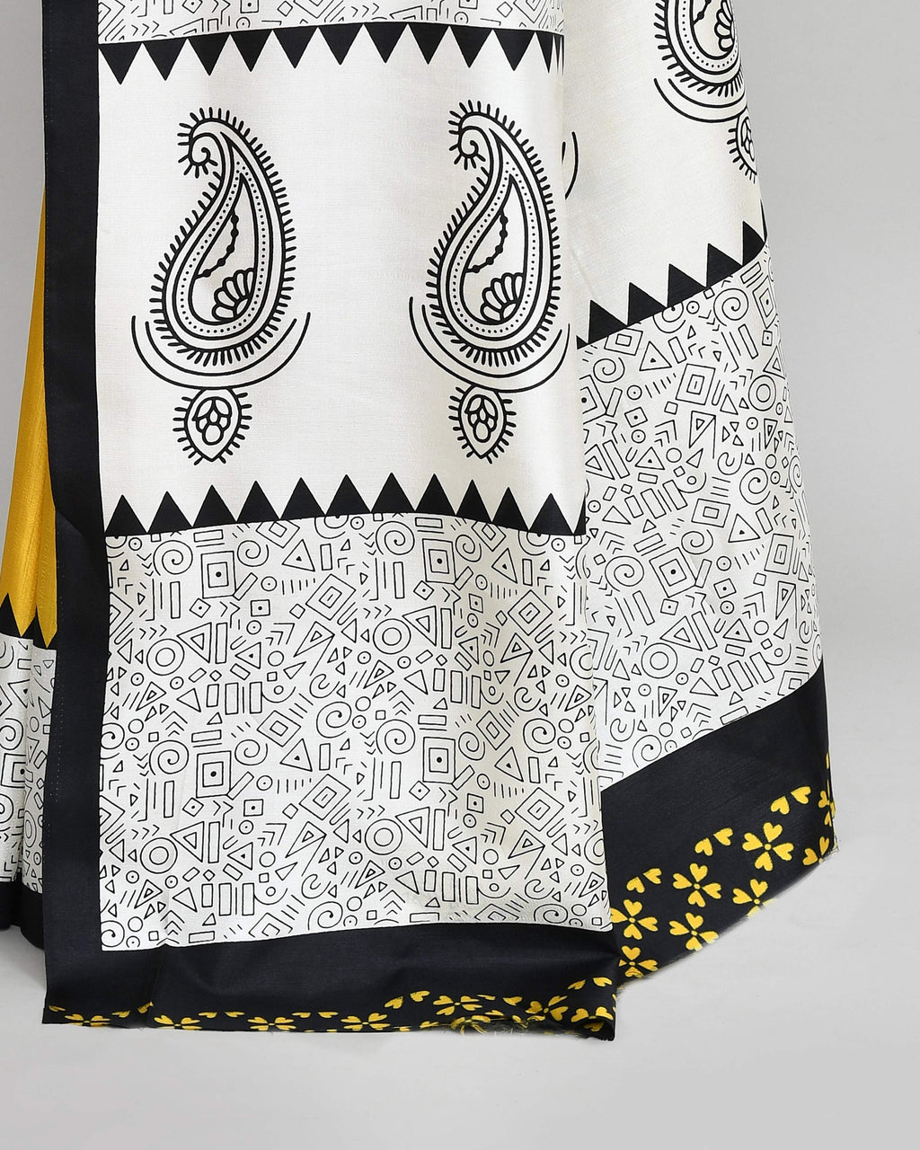 Piyari Fashion PIyari Fashion Golden Printed Saree With Blouse