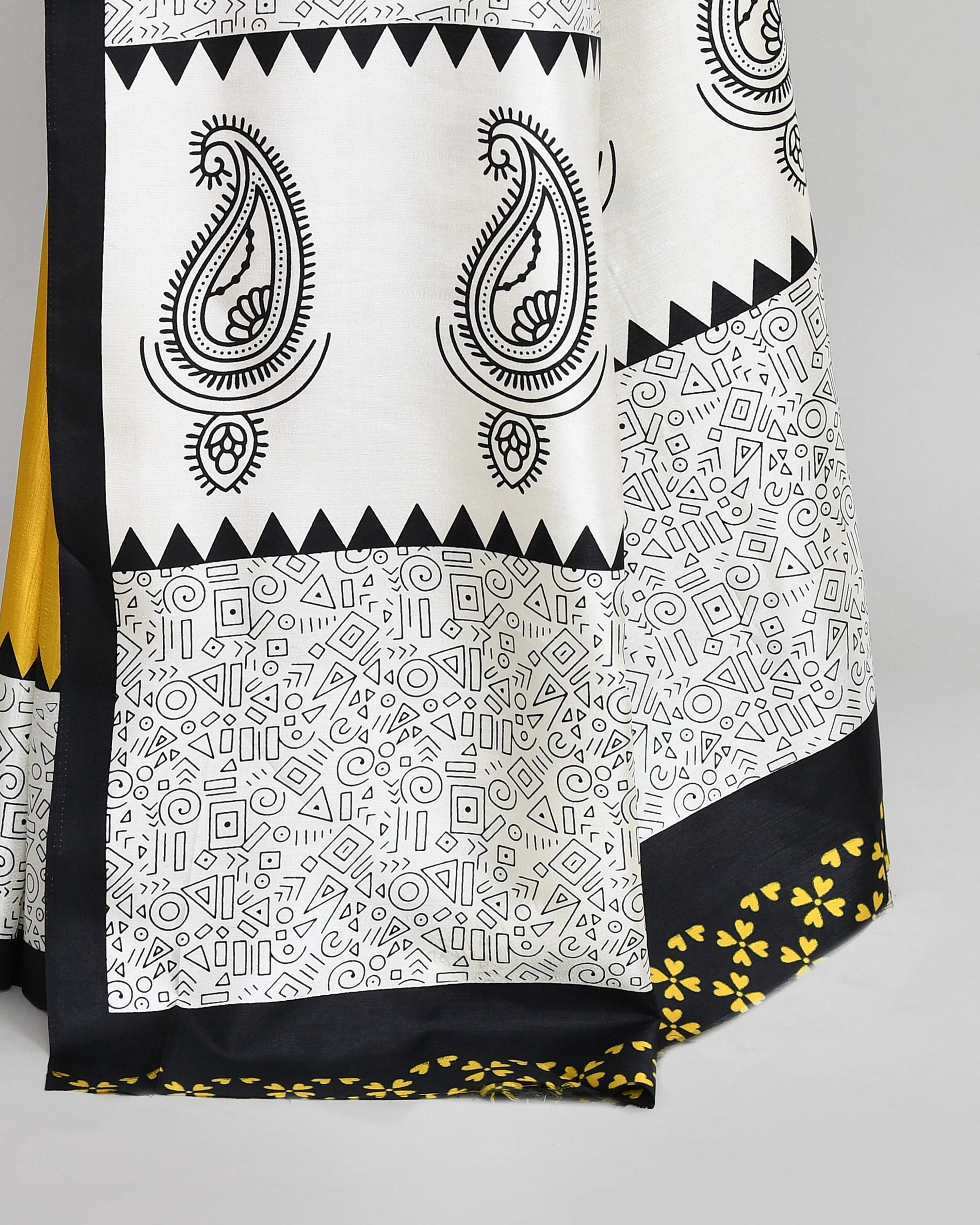 Piyari Fashion PIyari Fashion Golden Printed Saree With Blouse
