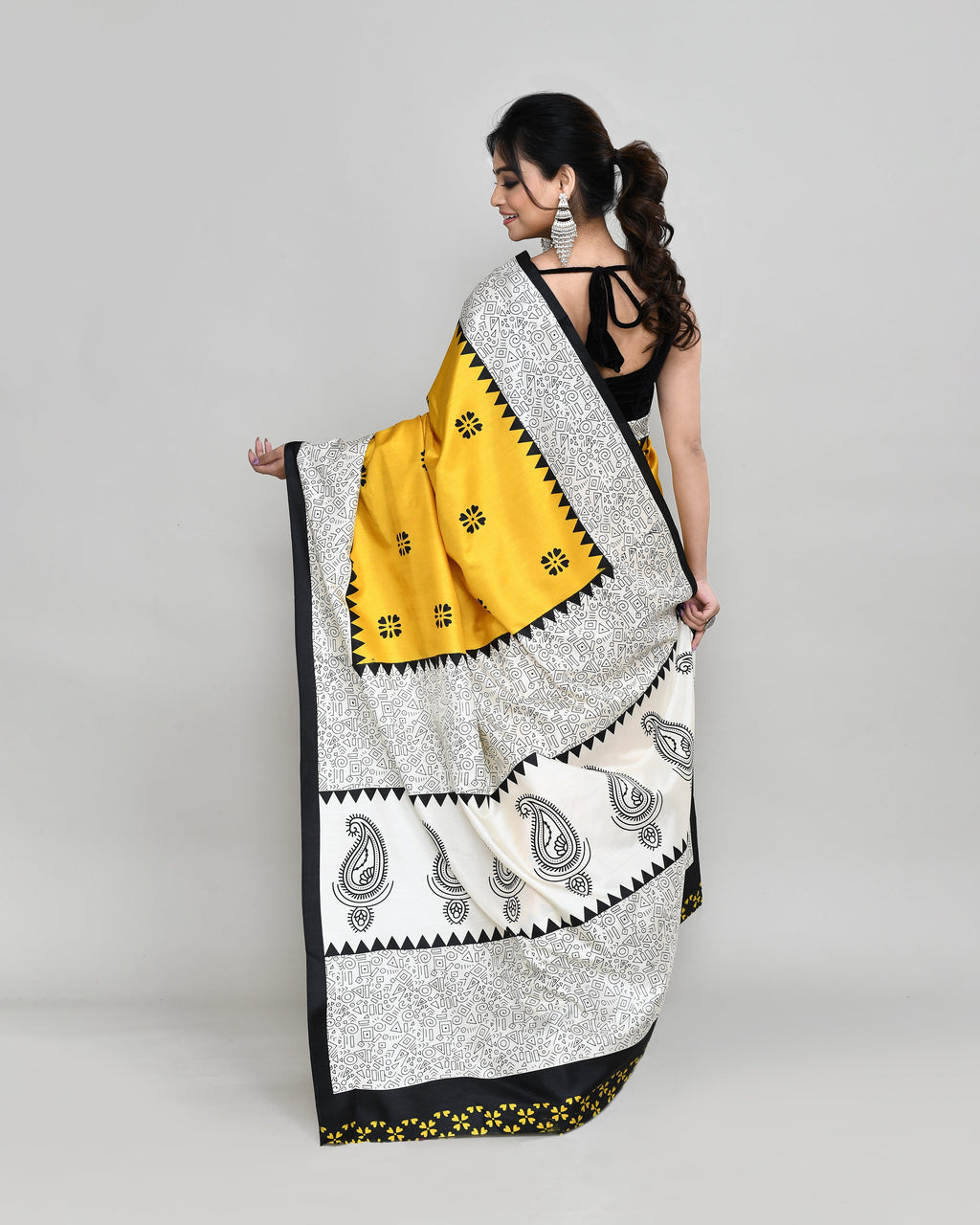 Piyari Fashion PIyari Fashion Golden Printed Saree With Blouse