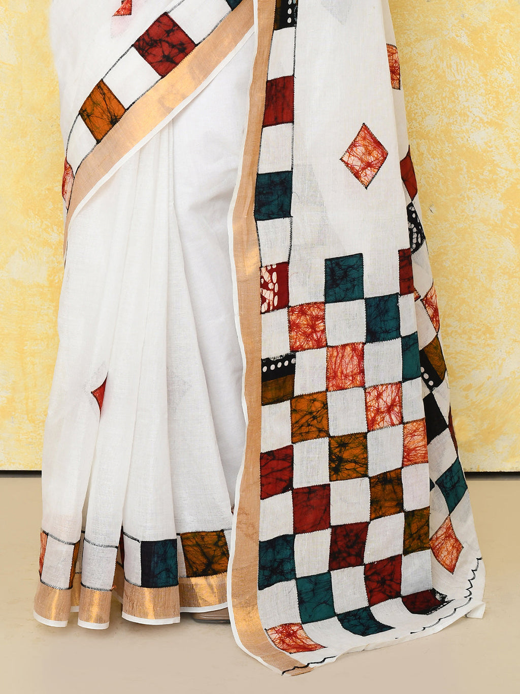 Piyari Fashion Women's White Exclusive Applique Saree With Blouse Piece