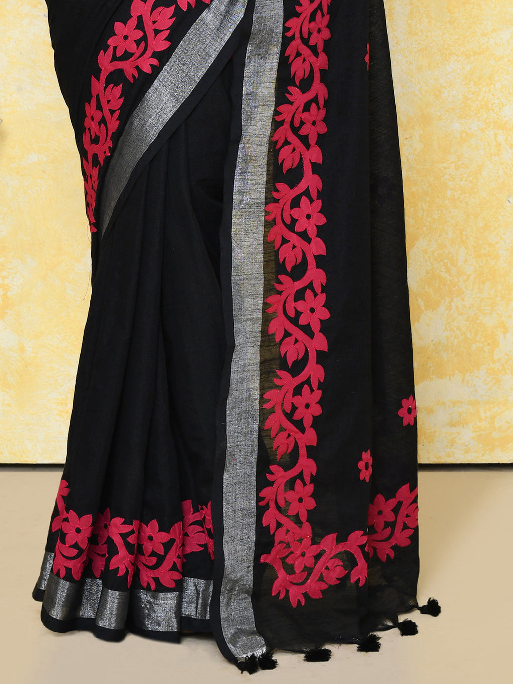 Piyari Fashion Women's Black Exclusive Applique Saree With Blouse Piece