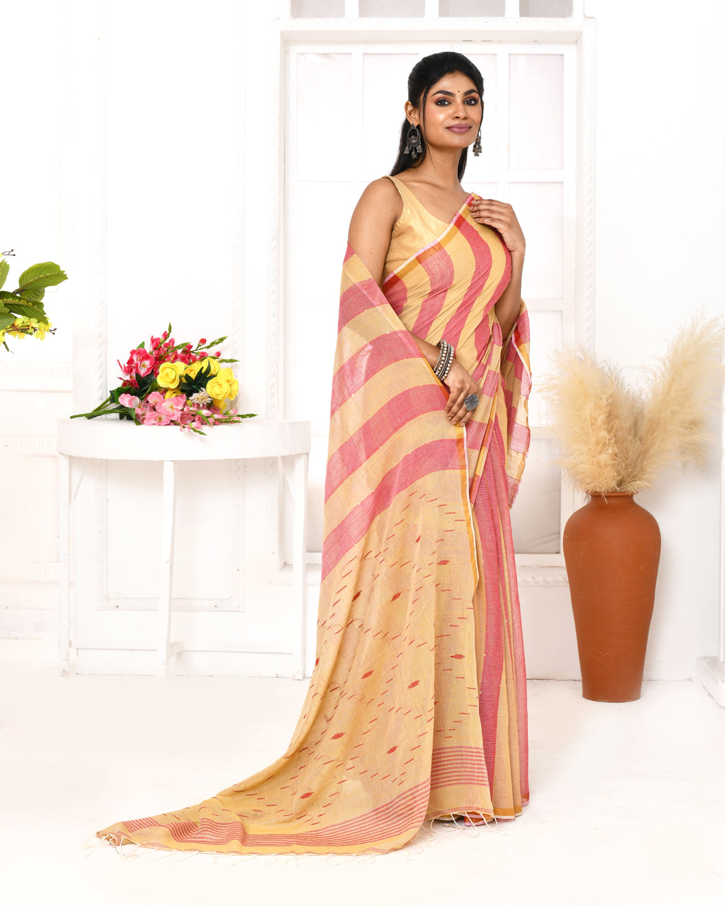 Piyari Fashion Women's Red Tangerine Cotton Handloom Jamdani Saree With Blouse