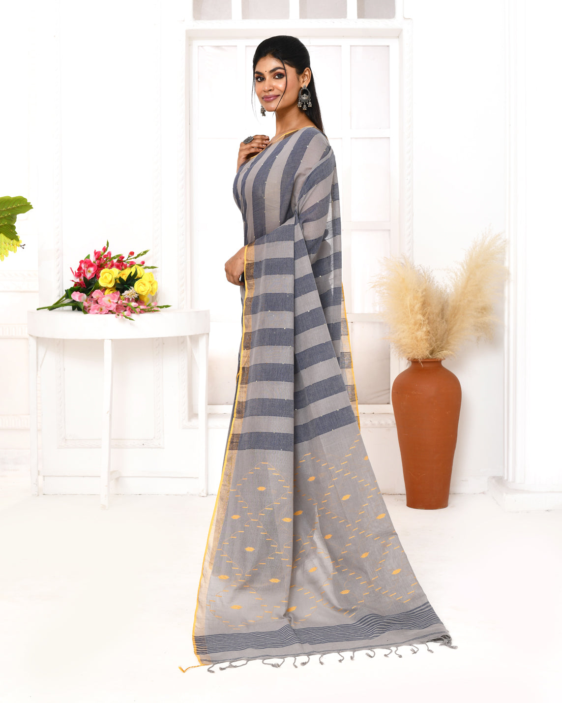 Piyari Fashion Women's Grey Cotton Handloom Jamdani Saree With Blouse