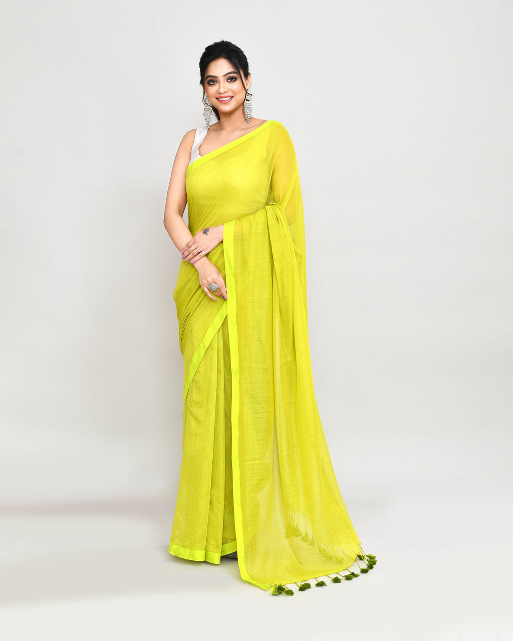 Piyari Fashion Woven's Lime Mulmul Cotton Saree With Tassels