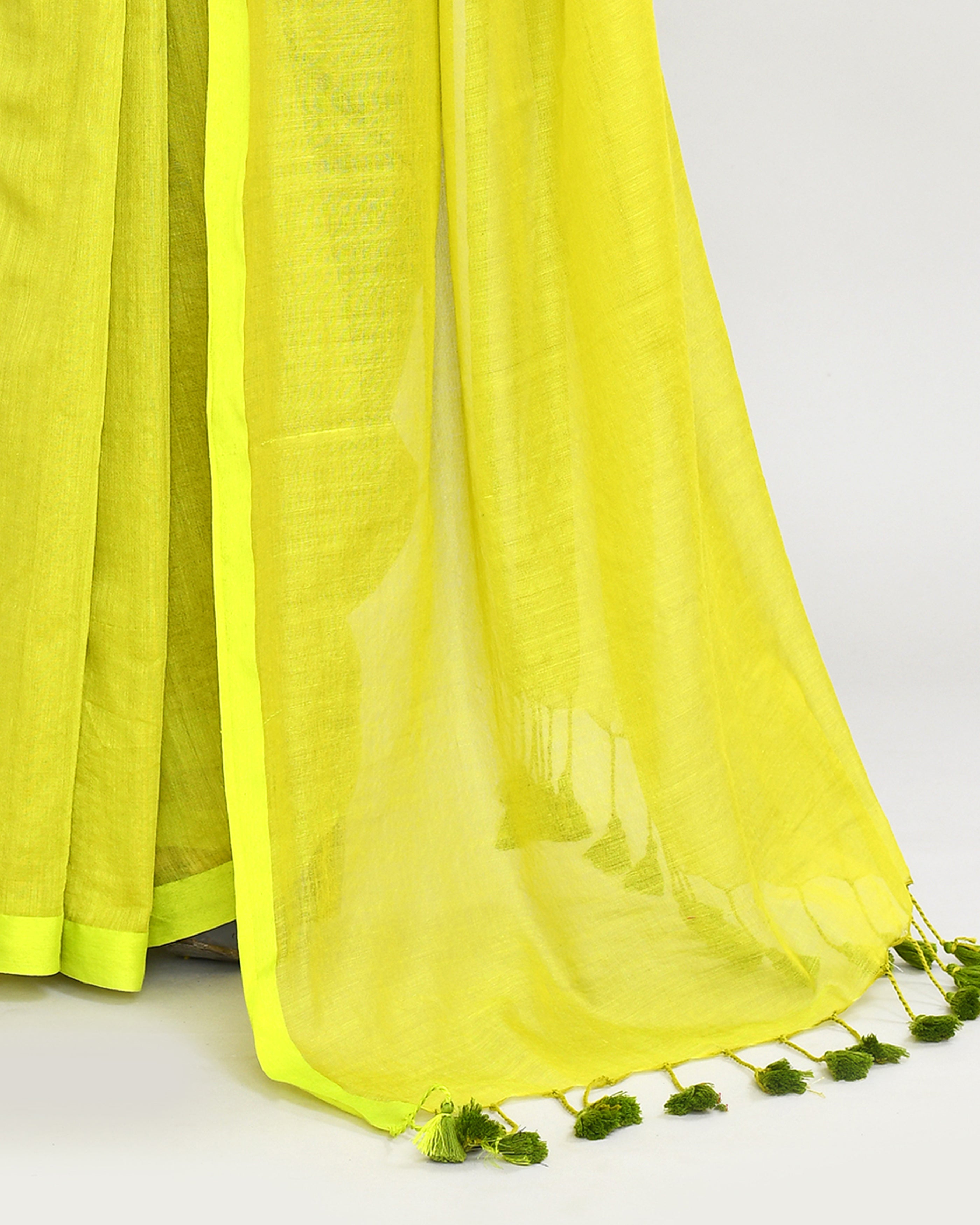 Piyari Fashion Woven's Lime Mulmul Cotton Saree With Tassels