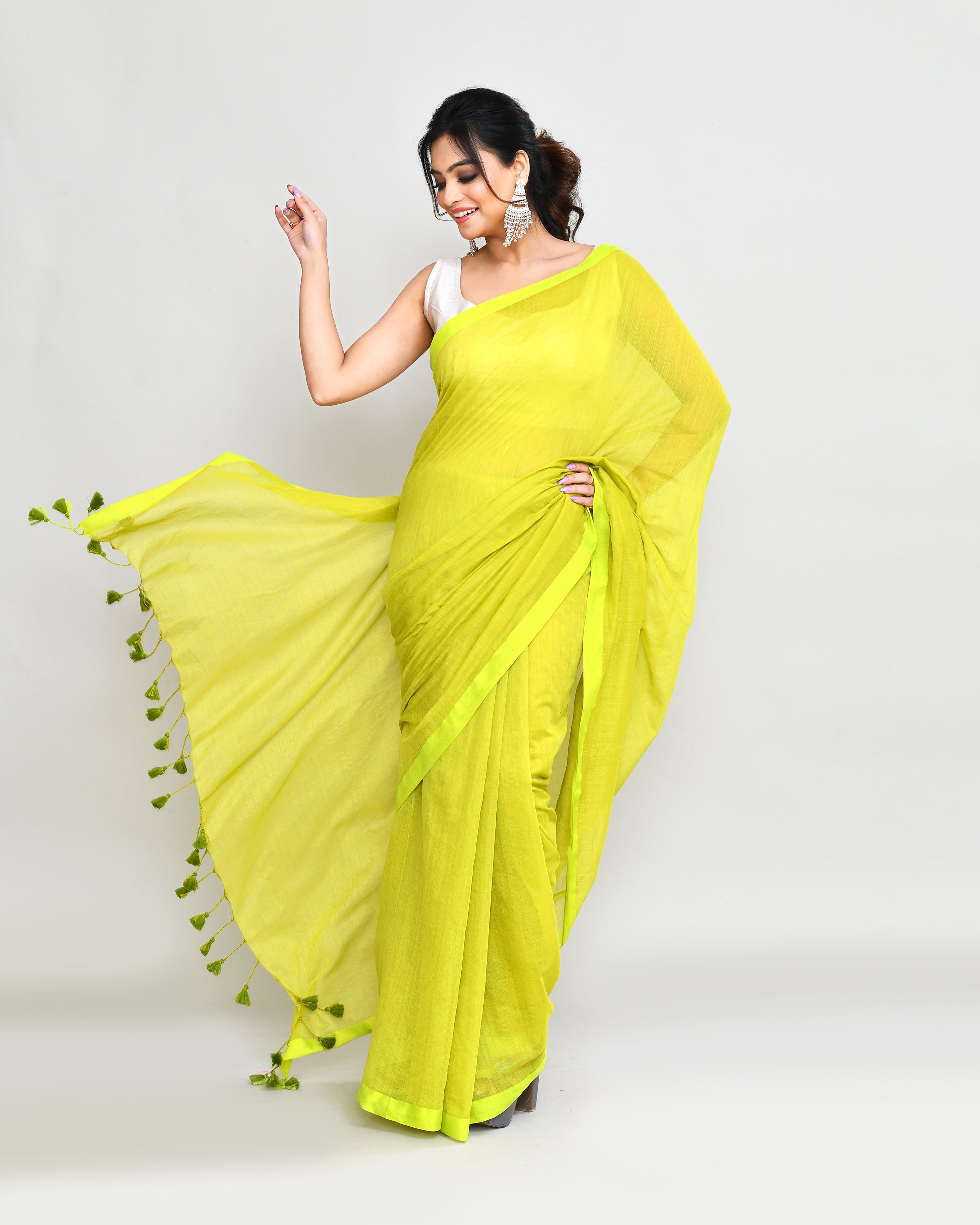 Piyari Fashion Woven's Lime Mulmul Cotton Saree With Tassels
