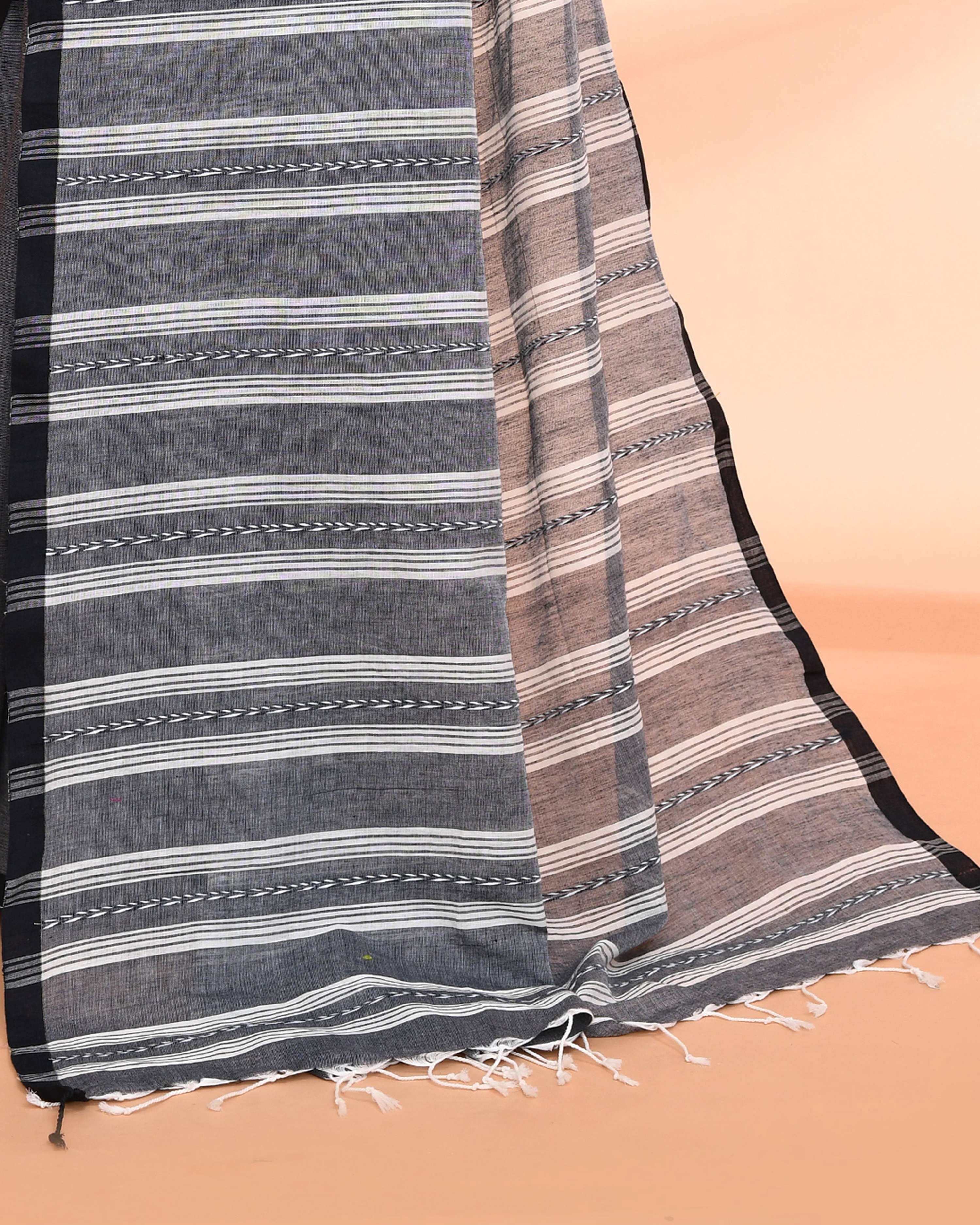 Piyari Fashion Women`s Grey Hand Work Cotton Saree With Blouse