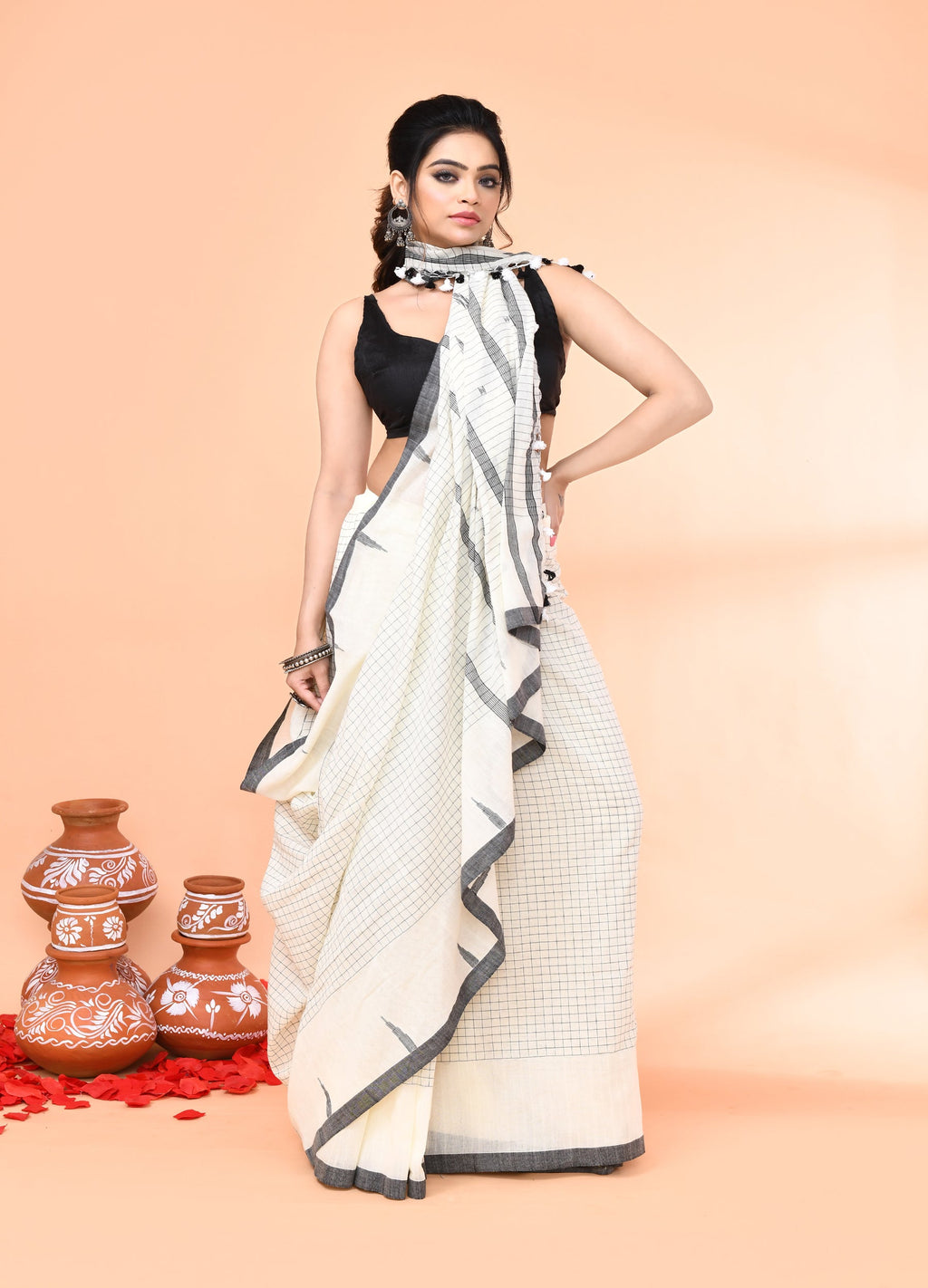 Piyari Fashion Women`s Off White Mul Cotton Handloom Jamdani Saree With Blouse