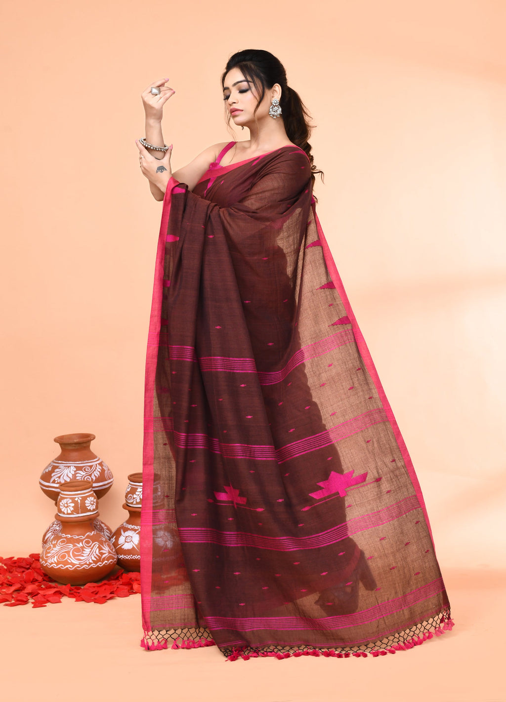 Piyari Fashion Women`s Brown Mul Cotton Handloom Jamdani Saree With Blouse