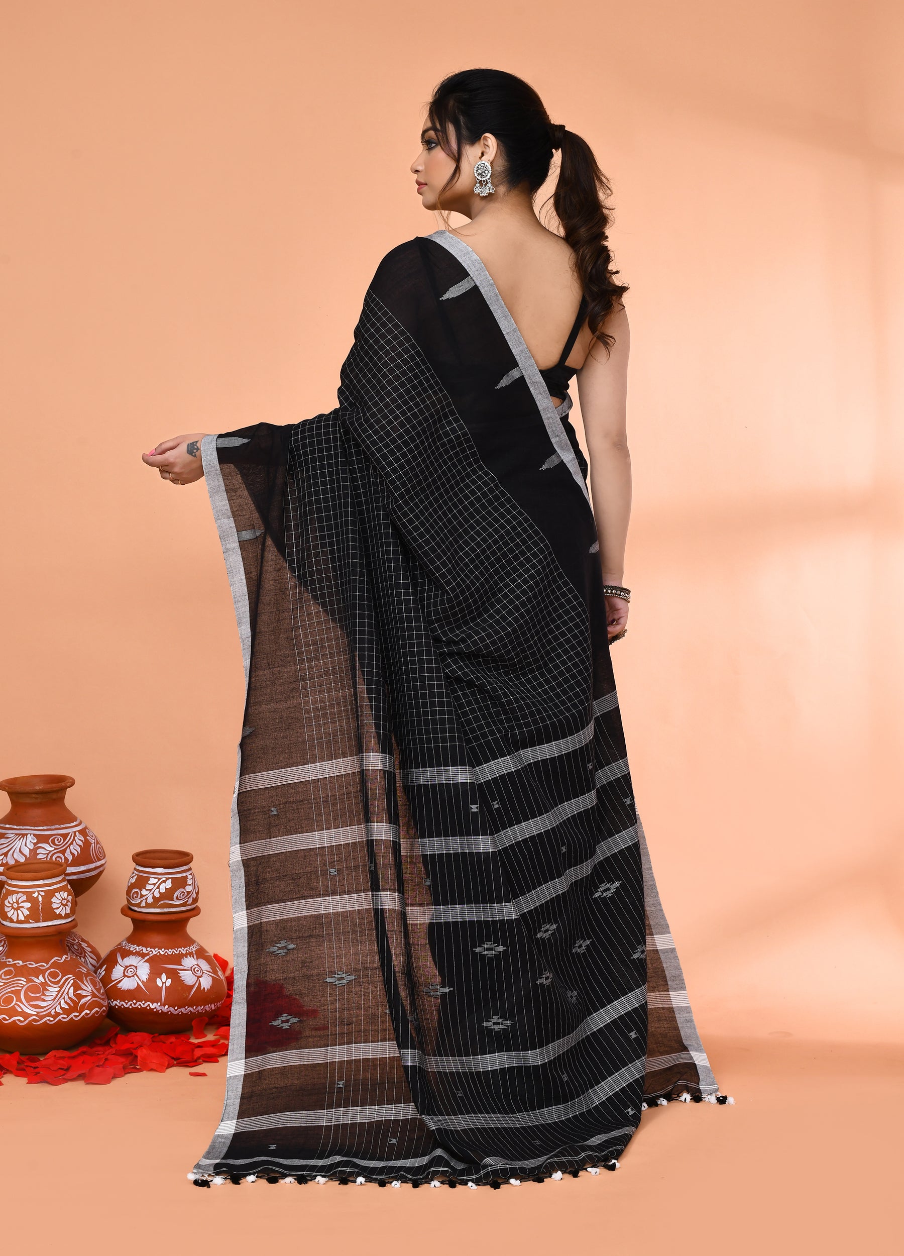 Piyari Fashion Women`s Black Mul Cotton Handloom Jamdani Saree With Blouse