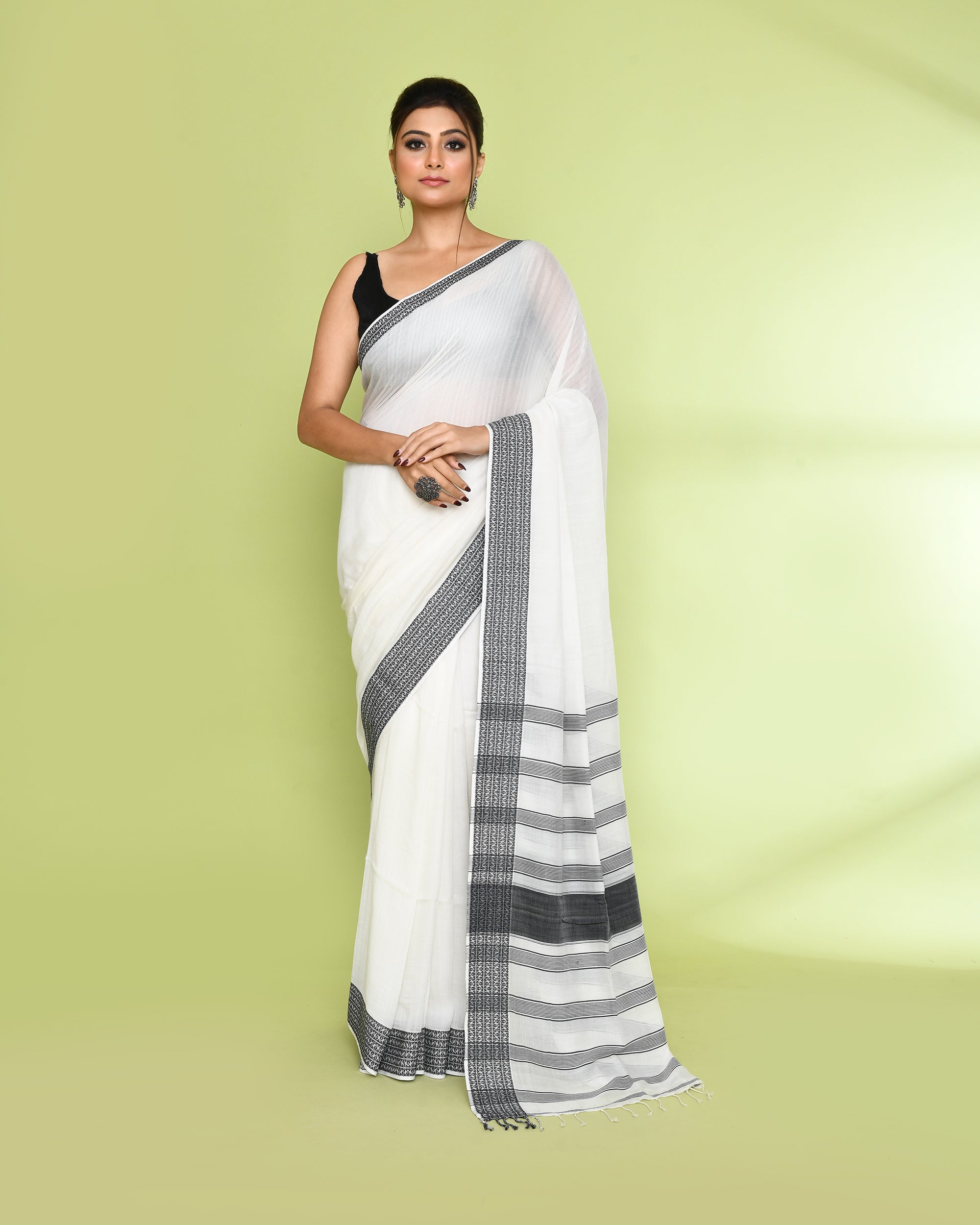 Piyari Fashion Women's White Embellished Cotton Saree