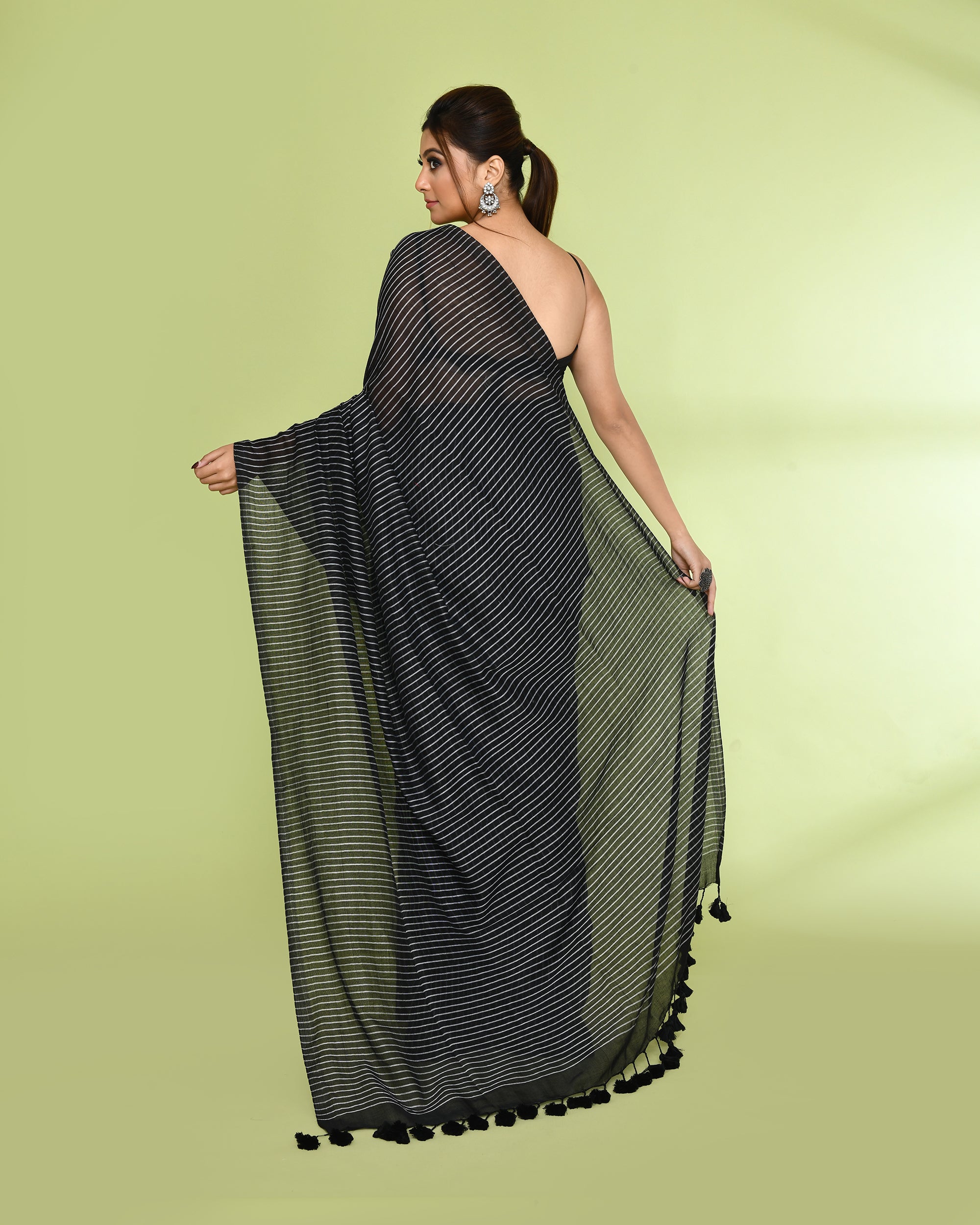 Piyari Fashion Women's Black Embellished Checked Cotton Saree