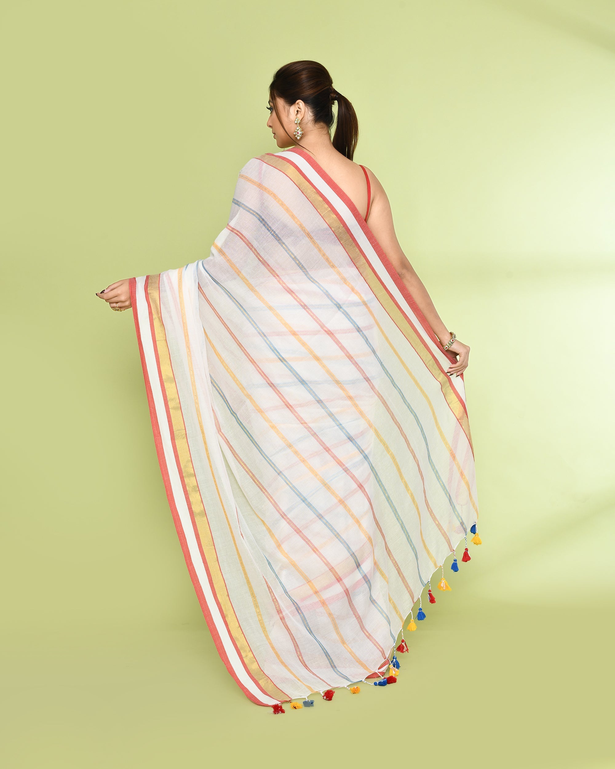Piyari Fashion Women's White Embellished Checked Cotton Saree