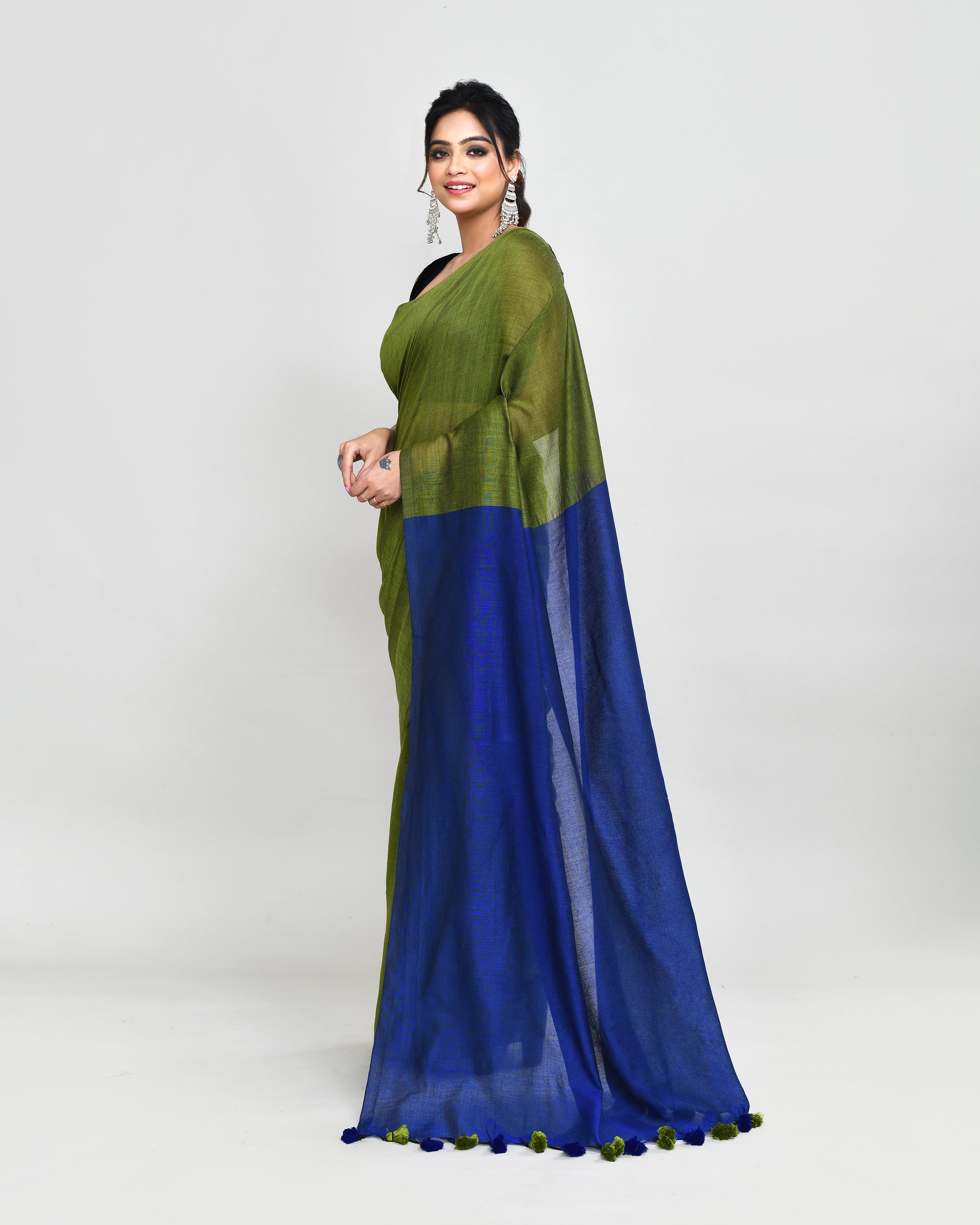 Piyari Fashion Handspun Cotton Moss Green Handloom Saree With Blouse