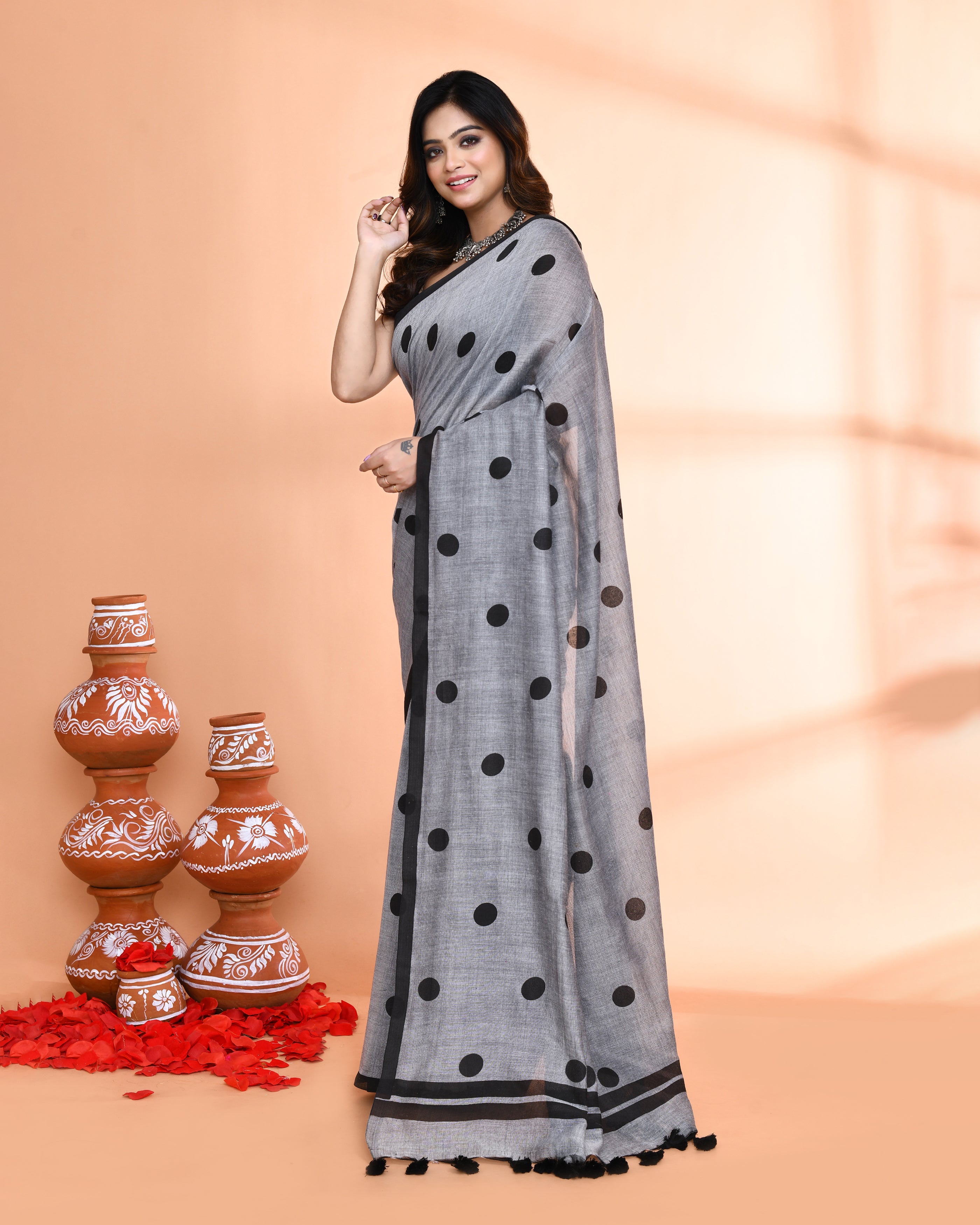 Piyari Fashion Handspun Printed Cotton Silver Grey Handloom Saree With Blouse