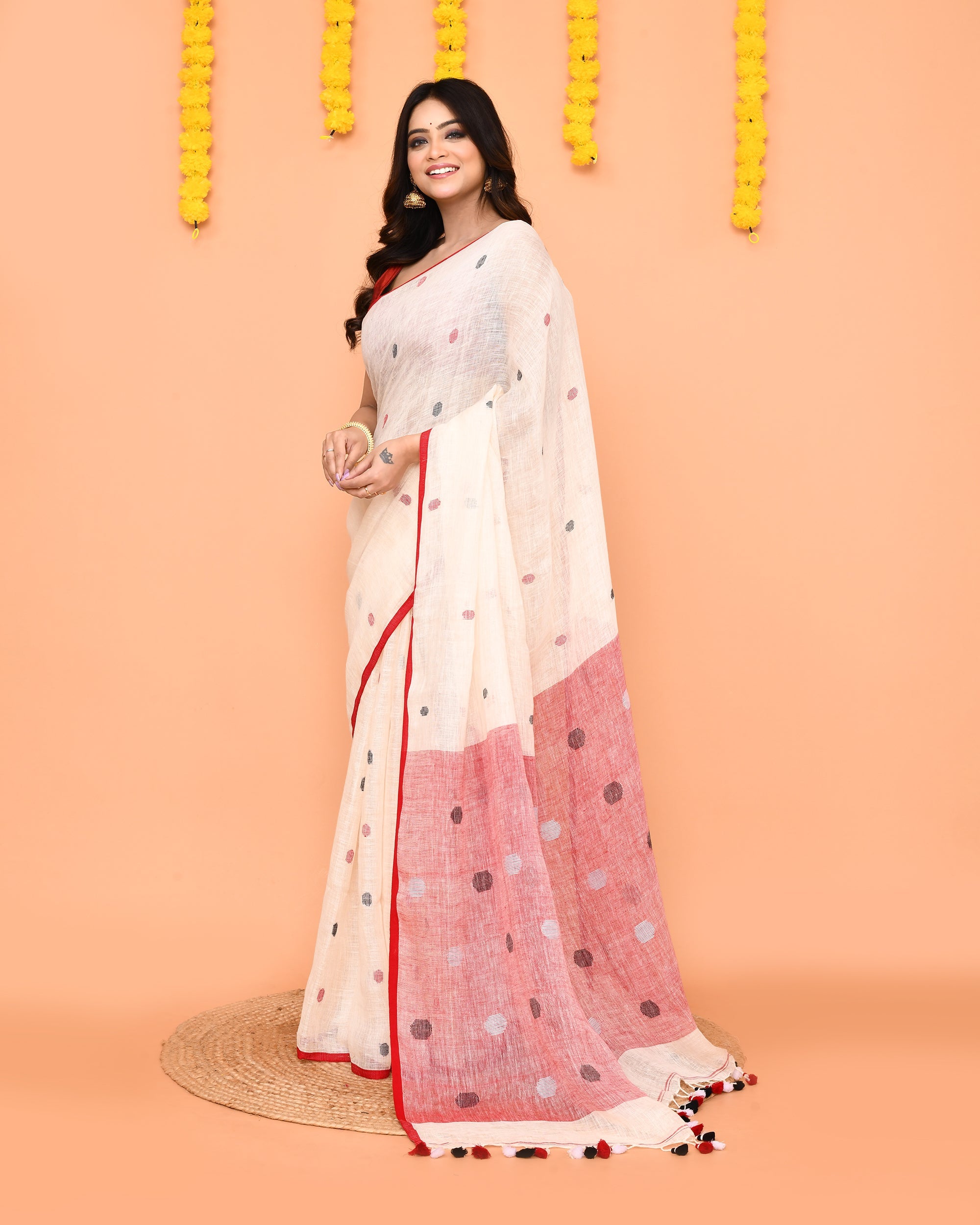 Piyari Fashion Women's Off White Linen Ball Jamdani Saree With Tassels