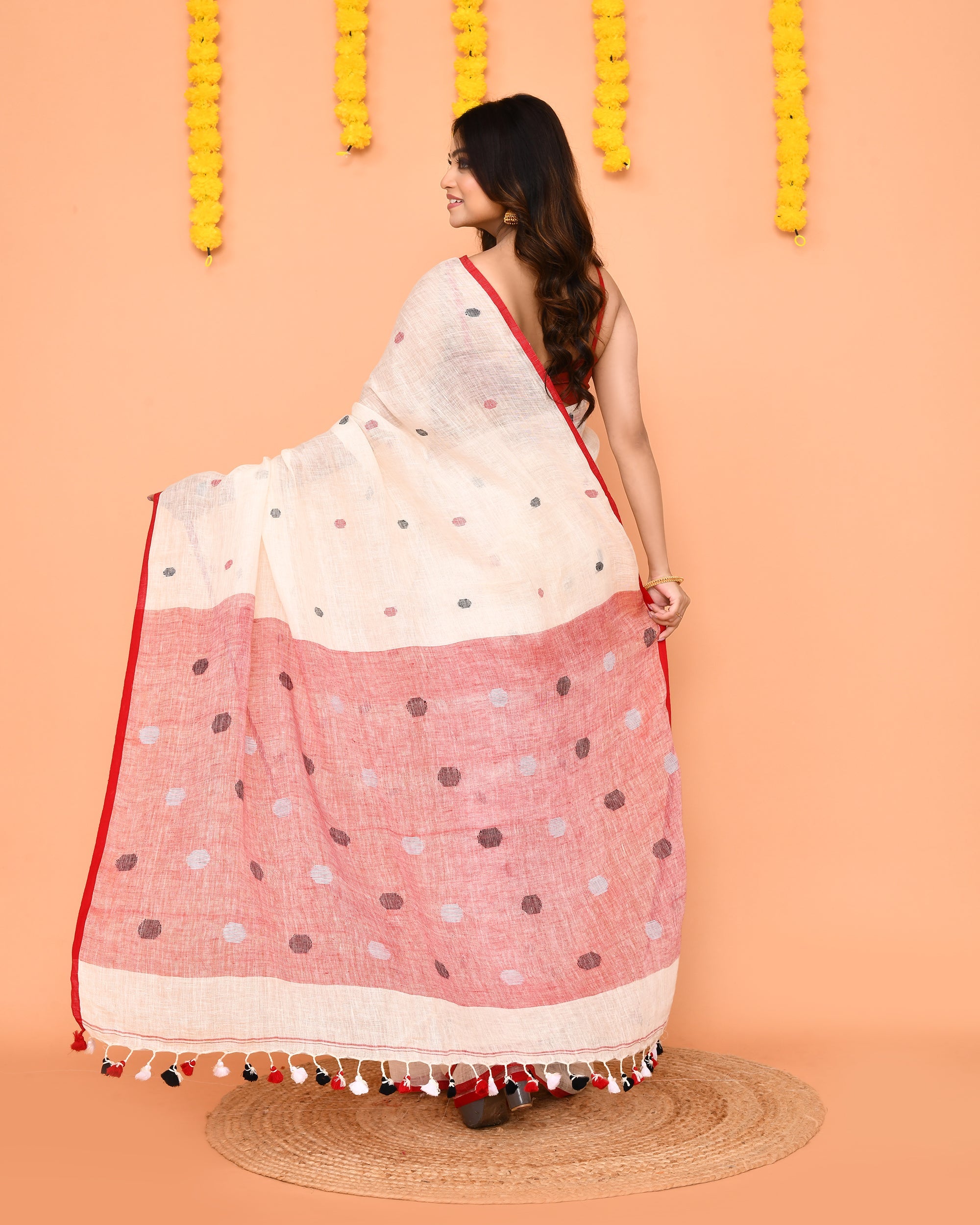 Piyari Fashion Women's Off White Linen Ball Jamdani Saree With Tassels